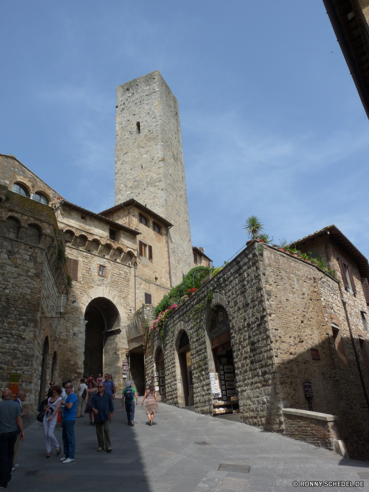 San Gimignano Ringwall Architektur Schloss alt Festung Antike Stein Geschichte Befestigung Gebäude Reisen Kirche Denkmal Tourismus Wahrzeichen Turm mittelalterliche historischen historische Kathedrale Religion Stadt Bogen Palast Himmel Mauer Tempel Ruine Backstein Tourist Struktur Ruine Kloster Defensive Struktur Stadt Roman berühmte religiöse Fassade Kultur Brücke Haus Tor aussenansicht Ziel Jahrhundert Fenster Tür Bau Bögen Besichtigungen Landschaft Eingang Erbe architektonische Fluss Archäologie Katholische gebaut Residenz Tag Festung Wände Kunst Typische sonnig St. Dorf Wolken Gebäude Spalte traditionelle religiöse Residenz Urlaub rampart architecture castle old fortress ancient stone history fortification building travel church monument tourism landmark tower medieval historic historical cathedral religion city arch palace sky wall temple ruin brick tourist structure ruins monastery defensive structure town roman famous religious facade culture bridge house gate exterior destination century window door construction arches sightseeing landscape entrance heritage architectural river archeology catholic built residence day fort walls art typical sunny saint village clouds buildings column traditional religious residence vacation