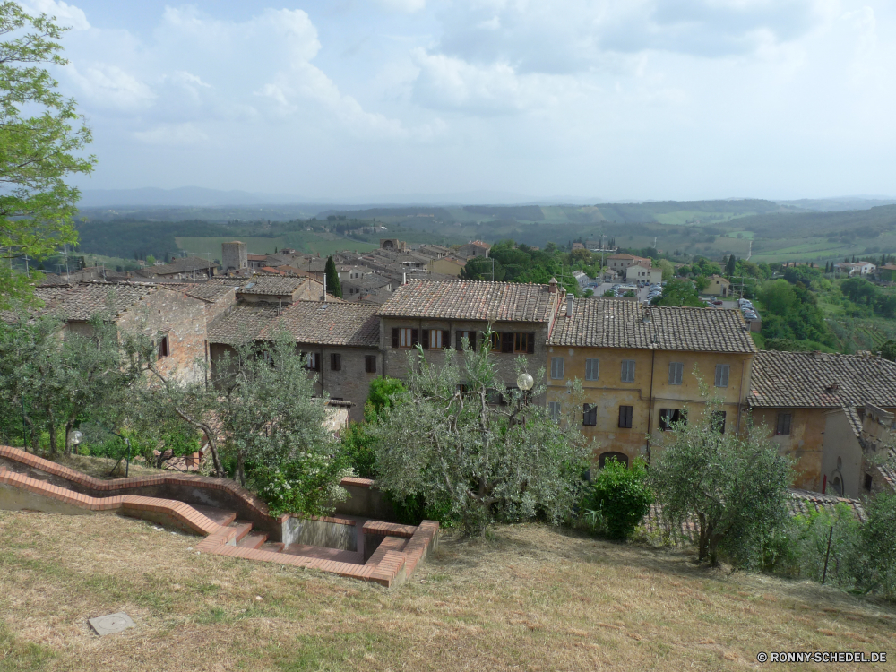 San Gimignano Mauer Architektur Antike Gebäude Festung Reisen Landschaft alt Tourismus Stein Backstein Villa Haus Berg Himmel Schloss historische Kloster Stadt Geschichte Stadt historischen Palast Kirche Wahrzeichen Hügel Baum Fluss Residenz mittelalterliche Dorf Turm Denkmal Dach Struktur Tourist Kultur Religion landschaftlich Urlaub Szenerie Bäume Entwicklung des ländlichen religiöse Baumaterial Wasser Gebäude Landschaft Wolken traditionelle Tempel religiöse Residenz Ziel Gras Garten Ringwall Land Antik Bau Befestigung Urlaub berühmte Berge aussenansicht Park Sommer Terrasse im freien Urban Wolke im freien Wüste Wohnung Fliese Startseite Bereich Hügel Häuser Erbe Brücke Panorama Hauptstadt nationalen fallen Herbst wall architecture ancient building fortress travel landscape old tourism stone brick villa house mountain sky castle historical monastery city history town historic palace church landmark hill tree river residence medieval village tower monument roof structure tourist culture religion scenic vacation scenery trees rural religious building material water buildings countryside clouds traditional temple religious residence destination grass garden rampart country antique construction fortification holiday famous mountains exterior park summer patio outdoors urban cloud outdoor desert dwelling tile home area hills houses heritage bridge panorama capital national fall autumn