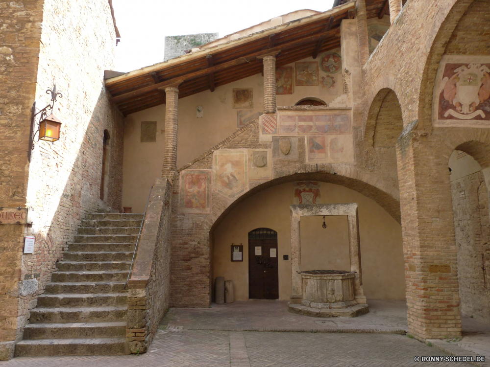 San Gimignano Architektur Gebäude alt Antike Mauer Stein Gefängnis Tür Geschichte Fassade Stadt Fenster Correctional institution Backstein Kirche Haus Religion Tourismus mittelalterliche Bogen historischen Stadt Eingang Strafvollzugsanstalt Reisen historische Festung Straße Struktur Kultur aussenansicht Bau Zelle Balkon Kloster Residenz Palast Urban Institution Wahrzeichen Schloss Dach Turm Startseite Tor Tourist Kathedrale traditionelle Erbe Untergeschoss Antik architektonische Szene Denkmal Platz Dorf Himmel Gebäude Halle Holz Jahrgang Attraktion Kunst berühmte aus Holz religiöse Residenz Spalte Katholische Tempel Lagerhaus Wohn Gasse religiöse Detail Public house architecture building old ancient wall stone prison door history facade city window correctional institution brick church house religion tourism medieval arch historic town entrance penal institution travel historical fortress street structure culture exterior construction cell balcony monastery residence palace urban institution landmark castle roof tower home gate tourist cathedral traditional heritage basement antique architectural scene monument place village sky buildings hall wood vintage attraction art famous wooden religious residence column catholic temple warehouse residential alley religious detail public house