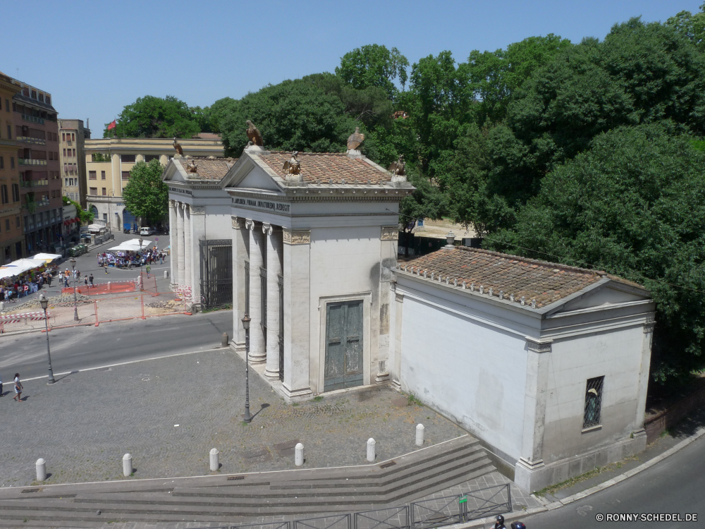 Rom Gebäude Architektur Struktur Haus Stadt Reisen Bäume Himmel Startseite alt Container Bau Camp Ashcan Wasser Dach Immobilien Tourismus Stadt Gerät Windows Gehäuse Urban Gebäude Reling Garten Wolken bin Sommer Wahrzeichen Geschichte Park im freien Kirche aussenansicht Straße Religion Neu Mobil-home Real Gras im Feld Büro Turm Wohn Fenster außerhalb Stadtansicht Fahrzeug im freien Anhänger Landschaft Szenerie Terrasse Fluss Antike Radfahrzeug moderne Wohnung Baum Skyline Tempel Bereich Ausrüstung Hügel historischen Metall Reichtum Transport Entwicklung des ländlichen building architecture structure house city travel trees sky home old container construction ashcan water roof estate tourism town device windows housing urban buildings railing garden clouds bin summer landmark history park outdoors church exterior street religion new mobile home real grass box office tower residential window outside cityscape vehicle outdoor trailer landscape scenery patio river ancient wheeled vehicle modern apartment tree skyline temple area equipment hill historic metal wealth transportation rural