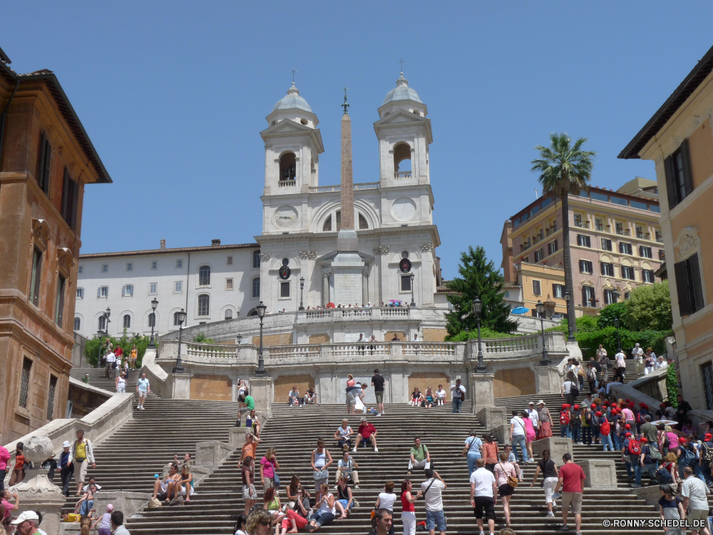 Rom Gebäude Architektur Tempel Palast Kathedrale Kirche Kuppel Religion Stadt Residenz Denkmal Reisen Geschichte Himmel Wahrzeichen Universität Tourismus berühmte Haus alt Platz Struktur Tourist Turm Kultur Moschee historischen Platz Kloster Kreuz Antike Stadt Statue Fassade glauben historische Wohnung Glocke-Côte St Hauptstadt religiöse Ort der Anbetung Basilika Plaza Regierung Straße Katholische Spalte aussenansicht Obdach Schutzüberzug Orthodoxe Stadtansicht traditionelle Brunnen Kuppel Symbol Tag Bau Stein barocke Sommer Schloss heilig Baum Flag nationalen Urban building architecture temple palace cathedral church dome religion city residence monument travel history sky landmark university tourism famous house old square structure tourist tower culture mosque historic place monastery cross ancient town statue facade faith historical dwelling bell cote st capital religious place of worship basilica plaza government street catholic column exterior shelter protective covering orthodox cityscape traditional fountain cupola symbol day construction stone baroque summer castle holy tree flag national urban