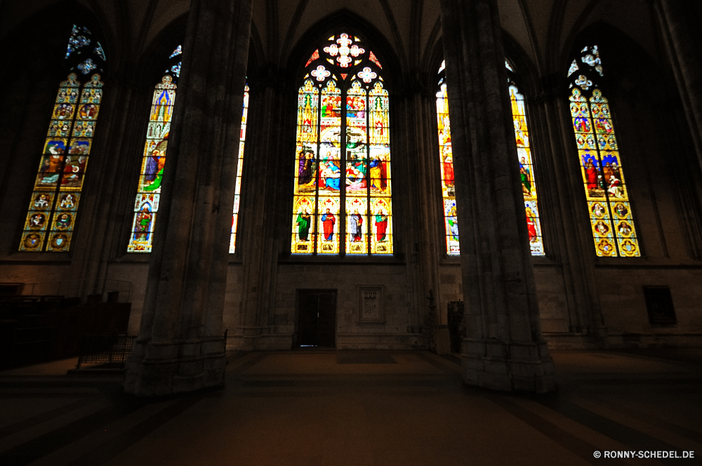 Kölner Dom Kathedrale Kirche Architektur Gewölbe Religion Dach Gebäude Altar alt Katholische Fenster religiöse Schutzüberzug historischen Innenraum Bogen Wahrzeichen Antike Gott Struktur heilig glauben Bespannung Kapelle Geschichte Spalte berühmte Stein Reisen Kunst Katholizismus Gottesdienst mittelalterliche Kreuz Stadt beten St. historische Denkmal Decke Innenseite Tür Bögen Gebet Licht Tourismus Glas St Rahmen Eingang architektonische Abtei befleckt Spiritualität Detail Halle heilig Weltanschauung Dekoration Kultur Tourist Skulptur Tragkonstruktion Basilika Spalten Kloster Tempel Mauer Indoor Jahrgang Gold Palast Orgel Kuppel Marmor Platz Platz cathedral church architecture vault religion roof building altar old catholic window religious protective covering historic interior arch landmark ancient god structure holy faith covering chapel history column famous stone travel art catholicism worship medieval cross city pray saint historical monument ceiling inside door arches prayer light tourism glass st framework entrance architectural abbey stained spirituality detail hall sacred belief decoration culture tourist sculpture supporting structure basilica columns monastery temple wall indoor vintage gold palace organ dome marble place square