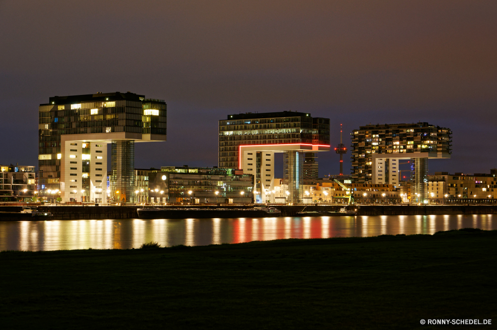 Kranhäuser Nacht Stadt am Wasser Geschäftsviertel Stadtansicht Urban Skyline Architektur Fluss Gebäude Reisen Innenstadt Lichter Brücke Turm Wolkenkratzer Wahrzeichen Gebäude 'Nabend Reflexion Wasser Dämmerung Licht Tourismus Anlegestelle moderne Himmel Dämmerung Büro dunkel Sonnenuntergang Geschäft beleuchtete Metropole Landschaft Containerschiff groß Szene finanzielle berühmte Stadt landschaftlich Wolkenkratzer Frachtschiff Metropolitan hoch Struktur Unterstützung Landkreis Hafen Zentrum Straße Schiff Ziel Tourist Panorama Vereinigte Neu Gerät Reich Panorama England Bau Park Hauptstadt Unternehmen Meer historischen Bucht Straße Urlaub Wahrzeichen Reflexionen Beleuchtung Schiff Boot alt Horizont Geschichte Zustand Palast niedrigere Besichtigungen Beleuchtung Sommer Wohnung Zeit Platz bunte Bank night city waterfront business district cityscape urban skyline architecture river building travel downtown lights bridge tower skyscraper landmark buildings evening reflection water dusk light tourism pier modern sky twilight office dark sunset business illuminated metropolis landscape container ship tall scene financial famous town scenic skyscrapers cargo ship metropolitan high structure support district harbor center street ship destination tourist panorama united new device empire panoramic england construction park capital corporate sea historic bay road vacation landmarks reflections lighting vessel boat old horizon history state palace lower sightseeing illumination summer apartment time square colorful bank