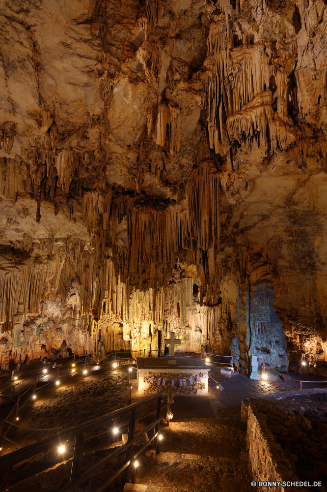 Melidoni Höhle Höhle geologische formation Park Landschaft Reisen Tourismus Fels Baum Stein nationalen Wasser Schlucht im freien Antike Himmel Berg Geologie Wald alt Fluss landschaftlich Architektur Wasserfall natürliche Tourist fallen Urlaub Sandstein Klippe Reflexion Licht Gebäude See Tal Umgebung Felsen Sonne Mauer Gras Wahrzeichen Szenerie Aushöhlung Bildung majestätisch Herbst außerhalb Ökologie Kalkstein Sommer Muster tief Wildnis historische Wolken dunkel historischen Religion nass Tropfsteinhöhle geheimnisvolle Szene Mysterium Tempel Extreme Erhaltung Tropischer Stream idyllische Orange Wüste Innenseite Sonnenlicht Nacht Höhle geologische u-Bahn hell Dunkelheit Pflanze Skulptur Hölzer Sonnenaufgang religiöse Hügel Denkmal Berge Statue Landschaft Bäume Land cave geological formation park landscape travel tourism rock tree stone national water canyon outdoors ancient sky mountain geology forest old river scenic architecture waterfall natural tourist fall vacation sandstone cliff reflection light building lake valley environment rocks sun wall grass landmark scenery erosion formation majestic autumn outside ecology limestone summer pattern deep wilderness historical clouds dark historic religion wet stalactite mysterious scene mystery temple extreme conservation tropical stream idyllic orange desert inside sunlight night cavern geologic underground bright darkness plant sculpture woods sunrise religious hill monument mountains statue countryside trees country