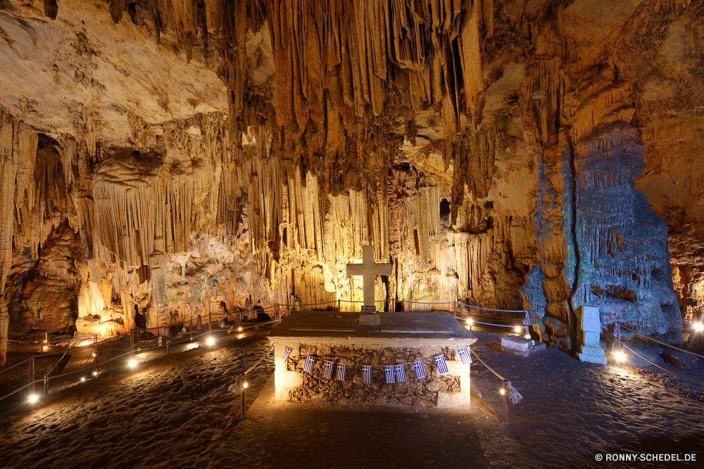 Melidoni Höhle Höhle geologische formation Kathedrale Architektur Tourismus Reisen Struktur alt Altar Gebäude Stein Kirche Religion Antike Wahrzeichen Wasser Tourist Fels Brunnen Stadt Nacht religiöse Denkmal Innenseite Skulptur Park Statue Landschaft historische historischen Licht Katholische Geschichte Fluss Kunst berühmte Kalkstein nationalen mittelalterliche Baum dunkel Bögen Wasserfall Urlaub Gott Tempel Himmel natürliche Turm Dunkelheit Innenraum Halle landschaftlich Attraktion Mauer Höhle Palast u-Bahn Geologie Bogen Eingang Kultur aussenansicht Fenster Spalte Tropfsteinhöhle Katholizismus Kapelle Schloss Bildung Gottesdienst heilig Kreuz im freien Jahrgang Stadt Gold nass cave geological formation cathedral architecture tourism travel structure old altar building stone church religion ancient landmark water tourist rock fountain city night religious monument inside sculpture park statue landscape historical historic light catholic history river art famous limestone national medieval tree dark arches waterfall vacation god temple sky natural tower darkness interior hall scenic attraction wall cavern palace underground geology arch entrance culture exterior window column stalactite catholicism chapel castle formation worship holy cross outdoors vintage town gold wet