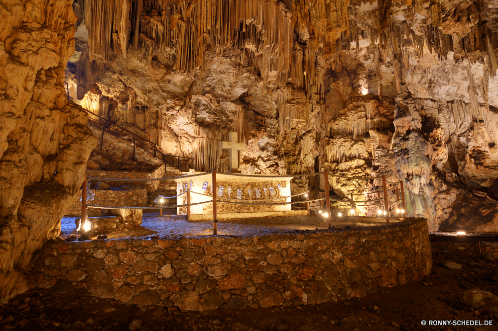 Melidoni Höhle Altar Struktur alt Antike Architektur Jahrgang Grunge Reisen Gebäude Kathedrale Tourismus Tempel Mauer Religion Wahrzeichen künstlerische Landschaft Park Antik im Alter von Stadt Retro Geschichte religiöse Stein landschaftlich historischen Kultur Szenerie Textur historische Haus Kunst Licht Innenseite Mysterium Golden Braun im freien geheimnisvolle Höhle getragen Wald Fels Muster Baum Wasser schmutzig Herbst altmodische Grunge natürliche Osten bunte Stadt Kirche Straße dunkel Kronleuchter Gold texturierte Skulptur beten Statue mittelalterliche Papier Orientalische Tapete Ökologie gelb Entwicklung des ländlichen Urban Szene Fleck Gott traditionelle Stil aussenansicht Palast friedliche Detail fallen Turm Berg Bäume altar structure old ancient architecture vintage grunge travel building cathedral tourism temple wall religion landmark artistic landscape park antique aged city retro history religious stone scenic historic culture scenery texture historical house art light inside mystery golden brown outdoor mysterious cave worn forest rock pattern tree water dirty autumn old fashioned grungy natural east colorful town church street dark chandelier gold textured sculpture pray statue medieval paper oriental wallpaper ecology yellow rural urban scene stain god traditional style exterior palace peaceful detail fall tower mountain trees