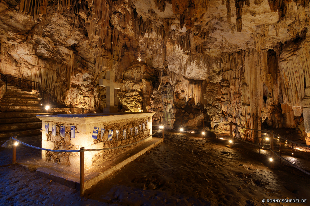 Melidoni Höhle Altar Struktur Architektur Antike alt Reisen Tempel Höhle Tourismus Religion Gebäude Stein Wahrzeichen Geschichte Kultur Skulptur historischen religiöse Stadt historische Statue Kunst geologische formation Licht Denkmal Mauer Jahrgang Antik Innenseite Tourist geheimnisvolle Mysterium Brunnen Fels Tunnel landschaftlich berühmte Grab Grunge Orientalische künstlerische Osten Park Gott dunkel Ruine Palast Kathedrale traditionelle im Alter von Szenerie Landschaft u-Bahn Dunkelheit Ruine beten Gottesdienst natürliche Gebet Wasser Golden Stadt Gold Turm Nacht Korridor Bogen spirituelle Orange Steine Retro aussenansicht Ökologie bunte Papier altar structure architecture ancient old travel temple cave tourism religion building stone landmark history culture sculpture historic religious city historical statue art geological formation light monument wall vintage antique inside tourist mysterious mystery fountain rock tunnel scenic famous grave grunge oriental artistic east park god dark ruins palace cathedral traditional aged scenery landscape underground darkness ruin pray worship natural prayer water golden town gold tower night corridor arch spiritual orange stones retro exterior ecology colorful paper