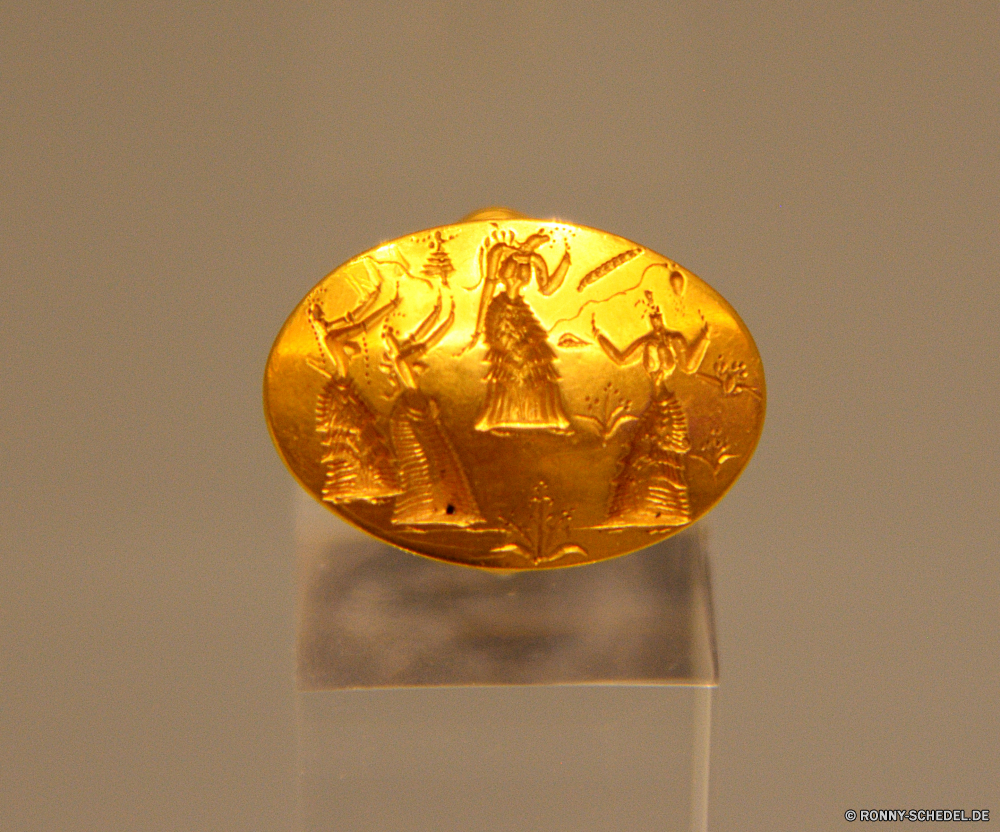 Archäologisches Museum Heraklion Ingot Block Globus Erde Welt Sphäre Planet Licht Parfüm 3D Objekt Urlaub Glas globale schwarz Orange Draht Kürbis Böse Golden beängstigend Toilettenpapierhalter gelb Dekoration Feier Edelstein Kugel Raum Kontinent Gold Herbst dunkel Lampe Juwel Nacht hell Karte glänzend Kerze dekorative transparente Horror Diamant Luxus Glühbirne Ring Spuk saisonale internationalen Kristall Gesicht traditionelle feiern Gestaltung 3-d Lampenschirm geschnitzt Schatten Verzierung Kunst alt Lichter Gemüse Symbol Reichtum Schließen Brechung künstlerische Farbe Reisen Geographie Brilliant Schmuck festlich Land Reflexion Lichtquelle fallen Laterne Stablampe bunte Leben ingot block globe earth world sphere planet light perfume 3d object holiday glass global black orange wire pumpkin evil golden scary toiletry yellow decoration celebration gem ball space continent gold autumn dark lamp jewel night bright map shiny candle decorative transparent horror diamond luxury light bulb ring spooky seasonal international crystal face traditional celebrate design 3 d lampshade carved shade ornament art old lights vegetable symbol wealth close refraction artistic color travel geography brilliant jewelry festive land reflection source of illumination fall lantern electric lamp colorful life