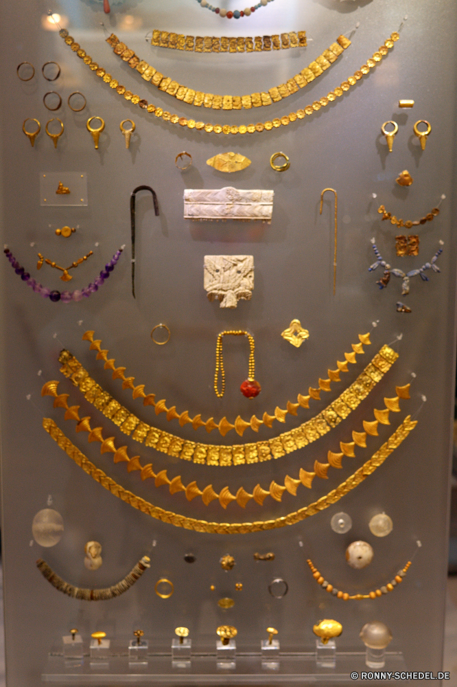 Archäologisches Museum Heraklion Loch Brustplatte Gestaltung Muster Panzerplatte Textur Dekoration Kunst Licht Farbe Grafik Frame Kreis Platte Flüssigkeit Tapete nass Spinnennetz Form Tau Reflexion Wasser Hintergründe Drop Schließen Web Regen Verzierung Glas Karte Tropfen Reinigen glänzend hell dekorative Oberfläche Schild Feier transparente Blase Hintergrund klar kalt Kondensation Urlaub Aqua Kühl Floral Tröpfchen Element schwarz moderne Winter Sterne Schnee Kurve künstlerische Schutzüberzug Zeichnung Linie Gruß Grunge Grenze Fantasie platsch Schneeflocke Blasen closeup Jahr Trinken malen Retro Digital Neu Golden Eleganz Fraktal Wetter Gold Beleuchtung Dekor Fenster Tröpfchen gelb bunte Raum Kristall Elemente Leuchten verzieren Trap Metall texturierte frisch Papier Regentropfen Kaleidoskop Frohe Apparat Arabeske Muster frische Luft Stil Umgebung Spinnennetz glatte Detail futuristische Konzepte hole breastplate design pattern armor plate texture decoration art light color graphic frame circle plate liquid wallpaper wet spider web shape dew reflection water backgrounds drop close web rain ornament glass card drops clean shiny bright decorative surface shield celebration transparent bubble backdrop clear cold condensation holiday aqua cool floral droplet element black modern winter star snow curve artistic protective covering drawing line greeting grunge border fantasy splash snowflake bubbles closeup year drink paint retro digital new golden elegance fractal weather gold lighting decor window droplets yellow colorful space crystal elements shine ornate trap metal textured fresh paper raindrop kaleidoscope merry apparatus arabesque patterns freshness style environment cobweb smooth detail futuristic concepts