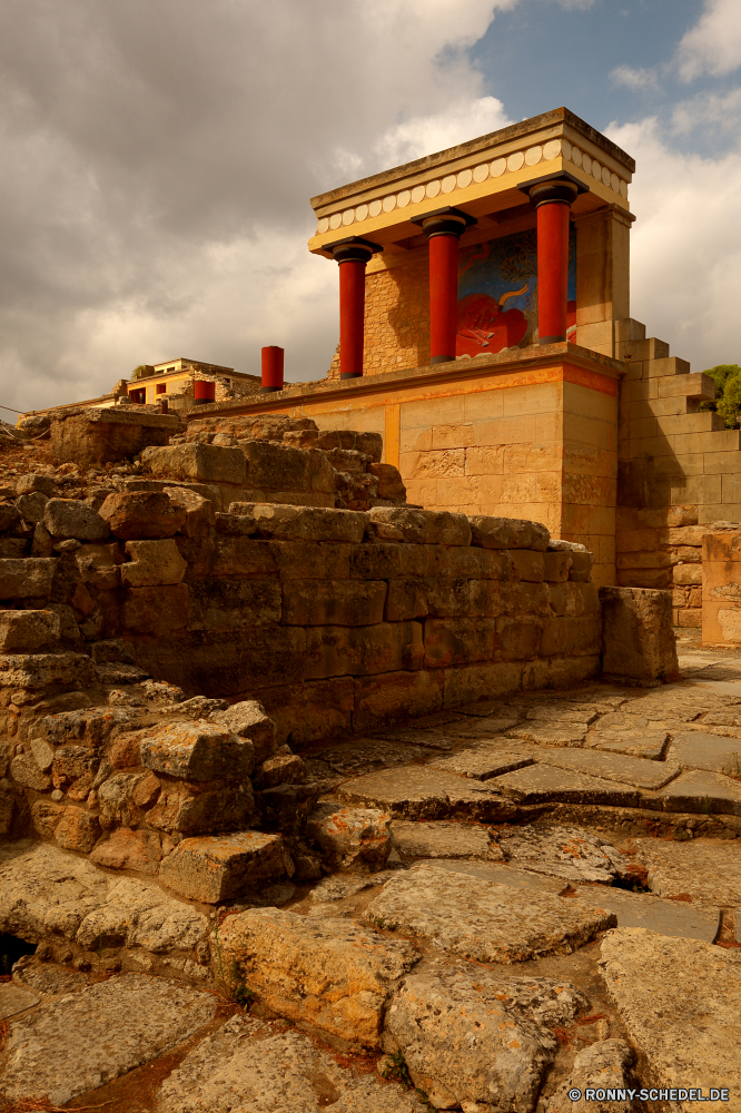 Palast von Knossos Festung Stein Ringwall Antike Mauer Architektur alt Kloster Geschichte Grab Wahrzeichen Himmel Tourismus Reisen Gebäude Ruine Tempel historischen Haus religiöse Residenz Backstein Denkmal Schloss berühmte Landschaft Religion Ruine Stadt Fels Turm Residenz historische Tourist Kirche mittelalterliche Wüste Zivilisation Archäologie Kultur Urlaub Vergangenheit im freien Berg landschaftlich Sand Antik Stadt Bau Szenerie Befestigung Wolken Festung Baumaterial Spalte aussenansicht im freien Sandstein Schlucht Land architektonische Dorf Steine Felsen Süden Ziel Platz Attraktion religiöse Hügel Sommer Fenster Landschaft nationalen Meer Wände Kunst Museum Tal Erbe Abenteuer traditionelle Berge Wohnung Urlaub Klippe Tag Entwicklung des ländlichen fortress stone rampart ancient wall architecture old monastery history grave landmark sky tourism travel building ruins temple historic house religious residence brick monument castle famous landscape religion ruin city rock tower residence historical tourist church medieval desert civilization archeology culture vacation past outdoors mountain scenic sand antique town construction scenery fortification clouds fort building material column exterior outdoor sandstone canyon country architectural village stones rocks south destination place attraction religious hill summer window countryside national sea walls art museum valley heritage adventure traditional mountains dwelling holiday cliff day rural