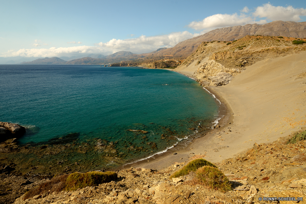 Ag. Pavlos Sand Dunes Beach Strand Meer Wasser Landschaft Sandbank Küste Sand Ozean Himmel Bucht Reisen Bar Insel Küste Sommer natürliche Höhe Urlaub Grat landschaftlich Berg Küstenlinie geologische formation Barrier Sonne See Ufer Berge Fels Horizont Tourismus Urlaub Wellen Tropischer sonnig Baum Welle Szenerie Kap im freien Wolke Paradies Hügel Wolken Felsen am Meer Szene Vorgebirge Park natürliche im freien klar warm Stein seelandschaft Körper des Wassers Tourist felsigen Surf Palm Klippe Entspannung Panorama natürliche depression Ziel Boot Ruhe Meeresküste Küste Pazifik Entspannen Sie sich ruhige Erholung romantische Krater idyllische Urlaub Stadt entspannende Umgebung Fluss Klima bewölkt Wild Reiseziele Gras Bäume Erde beach sea water landscape sandbar coast sand ocean sky bay travel bar island coastline summer natural elevation vacation ridge scenic mountain shoreline geological formation barrier sun lake shore mountains rock horizon tourism holiday waves tropical sunny tree wave scenery cape outdoor cloud paradise hill clouds rocks seaside scene promontory park natural outdoors clear warm stone seascape body of water tourist rocky surf palm cliff relaxation panorama natural depression destination boat calm seashore coastal pacific relax tranquil recreation romantic crater idyllic vacations city relaxing environment river climate cloudy wild destinations grass trees earth