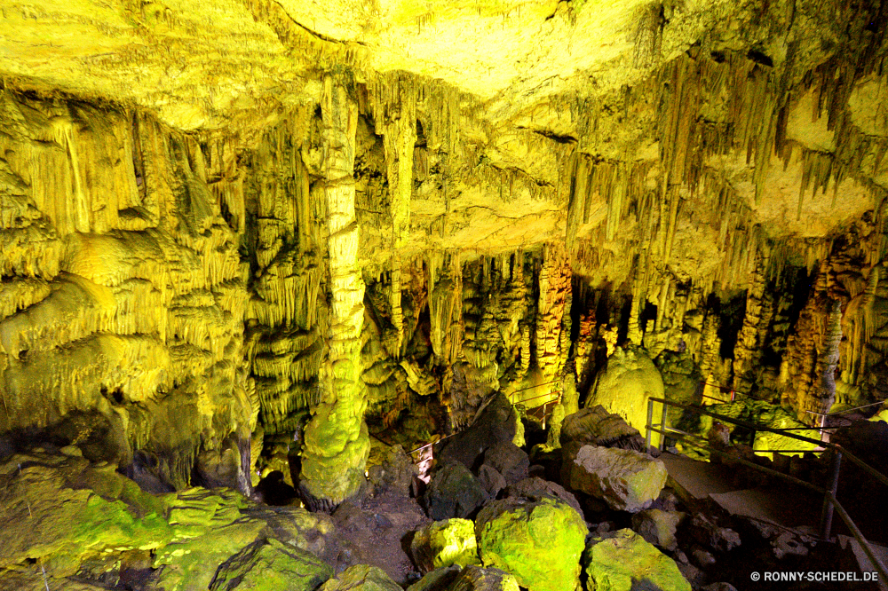 Zeus Höhle Höhle geologische formation Wald Landschaft Park Baum Herbst Bäume fallen Reisen im freien Fluss gelb Tourismus natürliche Wasser Blätter Fels Hölzer landschaftlich Stein Sonne Berg Belaubung nationalen Orange bunte Umgebung Sonnenlicht Gras Holz Saison Sommer Szenerie Himmel Szene Golden Farbe Licht Farben Grunge alt im freien Sandstein Frühling See Waldland Textur Wildnis Antike Berge friedliche Branch Wahrzeichen Gold Pflanze Schlucht sonnig Stream Blatt Klippe hell dunkel Landschaft Muster Gebäude Tag Architektur Land gelassene Felsen Sonnenaufgang Ziel Reflexion Wirkung Entlastung Tourist im Alter von Entwicklung des ländlichen Wasserfall Kunst künstlerische Aushöhlung geheimnisvolle Kofferraum Nebel üppige Steine Struktur Jahrgang Innenseite Braun Ökologie ruhige am Morgen Straße Schatten Mauer cave geological formation forest landscape park tree autumn trees fall travel outdoors river yellow tourism natural water leaves rock woods scenic stone sun mountain foliage national orange colorful environment sunlight grass wood season summer scenery sky scene golden color light colors grunge old outdoor sandstone spring lake woodland texture wilderness ancient mountains peaceful branch landmark gold plant canyon sunny stream leaf cliff bright dark countryside pattern building day architecture country serene rocks sunrise destination reflection effect relief tourist aged rural waterfall art artistic erosion mysterious trunk mist lush stones structure vintage inside brown ecology tranquil morning road shadow wall