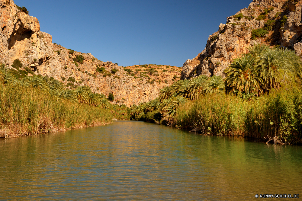 Preveli Palm Beach Landschaft Becken Berg natürliche depression Fluss See Wasser Park geologische formation Wald Berge Wildnis Bereich Reisen Schlucht Reflexion Himmel Fels im freien Baum nationalen Tal landschaftlich Tourismus Bäume Hügel Sommer Stein Felsen Klippe ruhige Herbst Ruhe natürliche Schlucht Körper des Wassers im freien fallen Kanal Umgebung Szene Stream Wolken Schnee Ufer Gras Spitze Land Urlaub Wild Szenerie hoch Wolke friedliche Tag Teich gelassene klar Landschaften Bereich sonnig Erhaltung Tourist Insel Sonnenlicht felsigen Hölzer Panorama Spiegel am See idyllische Wüste Landschaft Horizont Land Frühling Erholung Kiefer Gelände Hügel Hochland fließende Sonne Belaubung Farbe Wiese Urlaub Saison landscape basin mountain natural depression river lake water park geological formation forest mountains wilderness range travel canyon reflection sky rock outdoors tree national valley scenic tourism trees hill summer stone rocks cliff tranquil autumn calm natural ravine body of water outdoor fall channel environment scene stream clouds snow shore grass peak land vacation wild scenery high cloud peaceful day pond serene clear scenics area sunny conservation tourist island sunlight rocky woods panorama mirror lakeside idyllic desert countryside horizon country spring recreation pine terrain hills highland flowing sun foliage color meadow holiday season