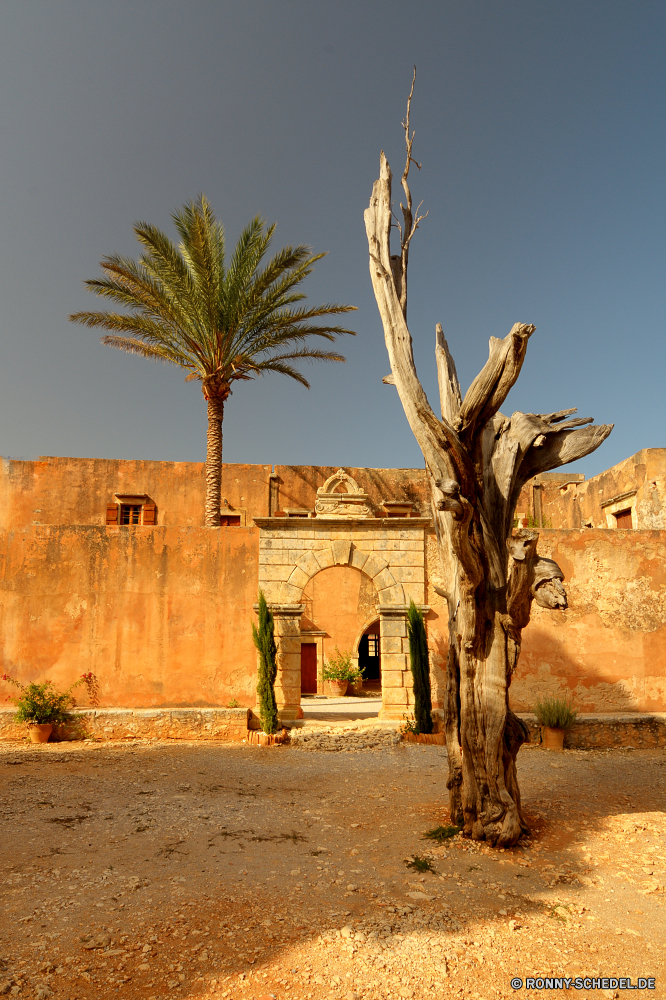 Kloster Arkadi Kloster religiöse Residenz Residenz Architektur Antike Reisen Stein Haus Gebäude alt Festung Tourismus Backstein Geschichte Denkmal Stadt Wahrzeichen Mauer Kultur historische berühmte Tourist Himmel Ruine Tempel Wohnung Archäologie Ruine Bogen Wüste Baum historischen Religion Stadt Landschaft Vergangenheit Osten Roman im freien Urlaub Baumaterial Palm Sand Gebäude Bau Turm Park Fluss Mitte Kunst Dach religiöse Fassade Kirche aussenansicht Schloss Bögen Berg Fels Website Urlaub Platz Palast Straße traditionelle Gewölbe Sommer Erbe niemand Statue landschaftlich bleibt Marokko Skulptur Tag Tor architektonische Landschaften Wolken Steine Ziel Berge Spalte Wasser Fenster nationalen Startseite Bäume Welt Pflanze monastery religious residence residence architecture ancient travel stone house building old fortress tourism brick history monument city landmark wall culture historical famous tourist sky ruin temple dwelling archeology ruins arch desert tree historic religion town landscape past east roman outdoors vacation building material palm sand buildings construction tower park river middle art roof religious facade church exterior castle arches mountain rock site holiday place palace street traditional vault summer heritage nobody statue scenic remains morocco sculpture day gate architectural scenics clouds stones destination mountains column water window national home trees world plant