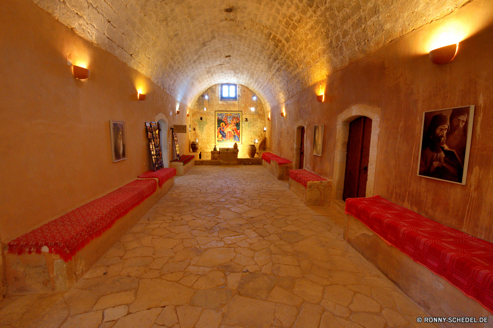 Kloster Arkadi Untergeschoss Halle Vorraum Architektur Gebäude Innenraum Mauer alt Stock Stein Zimmer Haus Bogen Fenster Licht Tür Korridor Gewölbe Geschichte Antike Religion Startseite Kirche Dach historischen Gestaltung Lampe Tunnel Kultur Möbel Tabelle Innenseite Eingang Holz Residenz Bau moderne Flur Leben historische Luxus Durchgang Palast Schutzüberzug Schloss Reisen Wohn Spalte Stadt Struktur Decke Bögen Dekor Stuhl Denkmal dunkel Tourismus Wahrzeichen Öffnen Antik mittelalterliche Wohnung glauben Hotel Immobilien Kunst Platz Tourist Neu Festung Dekoration Beleuchtung Hartholz Eintrag Katholische Teppich Marmor Gott Real Perspektive Backstein Straße Indoor Bespannung Nacht Innenaufnahme basement hall anteroom architecture building interior wall old floor stone room house arch window light door corridor vault history ancient religion home church roof historic design lamp tunnel culture furniture table inside entrance wood residence construction modern hallway living historical luxury passage palace protective covering castle travel residential column city structure ceiling arches decor chair monument dark tourism landmark open antique medieval apartment faith hotel estate art place tourist new fortress decoration lighting hardwood entry catholic carpet marble god real perspective brick street indoor covering night indoors