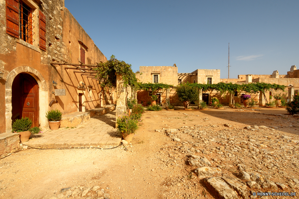 Kloster Arkadi Backstein Baumaterial Ringwall Stein Antike Architektur Festung Reisen alt Tourismus Wahrzeichen Geschichte Gebäude Mauer Himmel Ruine Schloss Wüste berühmte Landschaft Denkmal historischen Sand Turm Kultur Stadt Fels Tempel historische Festung Ruine Stadt mittelalterliche Roman Tourist Archäologie Urlaub Kloster Vergangenheit Sandstein Bau Zivilisation Dorf Haus Platz Wolken Sommer Berg Befestigung Schlucht Hügel Osten im freien Grab Grab nationalen Spalte Park Szenerie Religion Fluss Bögen religiöse Residenz landschaftlich architektonische Mitte Panorama Attraktion Website Bogen traditionelle Klippe Antik Erbe Residenz Reiseziele Wildnis religiöse Ziel im freien Kirche Wasser Kunst Tag brick building material rampart stone ancient architecture fortress travel old tourism landmark history building wall sky ruin castle desert famous landscape monument historic sand tower culture town rock temple historical fort ruins city medieval roman tourist archeology vacation monastery past sandstone construction civilization village house place clouds summer mountain fortification canyon hill east outdoor tomb grave national column park scenery religion river arches religious residence scenic architectural middle panoramic attraction site arch traditional cliff antique heritage residence destinations wilderness religious destination outdoors church water art day