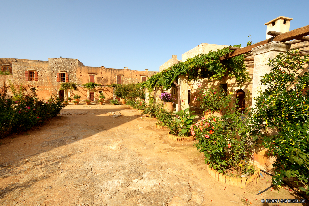 Kloster Arkadi Reisen Himmel Landschaft Wüste Backstein Baum Tourismus Stein Mauer Fels Sand Berg Park landschaftlich Baumaterial Schlucht Architektur nationalen Wolken Antike Gebäude im freien Klippe Felsen Tourist alt Urlaub Südwesten im freien Wahrzeichen Sandstein Ringwall Berge Wildnis Sommer Szenerie Haus Aushöhlung Gras Abenteuer Dach Festung Geologie Geschichte Bäume Dorf sonnig Straße Feld Tal Westen Entwicklung des ländlichen natürliche historische Wolke Pflanze Stadt Busch Sonne trocken Umgebung Orange Schloss Wald Pfad Hügel Stadt Mesa geologische Wunder Grand Hügel Wasser Wandern Reise Denkmal Land Fliese Fluss Startseite Struktur Tempel Bildung Szene Ruine Ruine Aussicht Kultur Reise Ziel historischen Welt Land travel sky landscape desert brick tree tourism stone wall rock sand mountain park scenic building material canyon architecture national clouds ancient building outdoor cliff rocks tourist old vacation southwest outdoors landmark sandstone rampart mountains wilderness summer scenery house erosion grass adventure roof fortress geology history trees village sunny road field valley west rural natural historical cloud plant city bush sun dry environment orange castle forest path hill town mesa geological wonder grand hills water hiking trip monument land tile river home structure temple formation scene ruins ruin vista culture journey destination historic world country