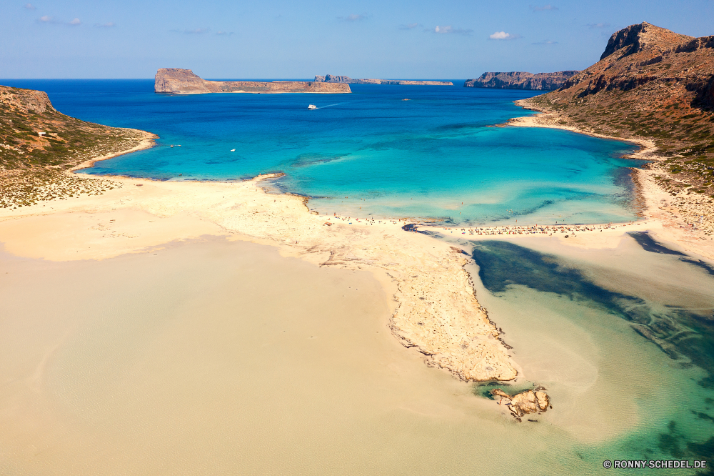 Balos Beach Strand Sand Meer Ozean Küste Wasser Urlaub Himmel Insel Reisen Tropischer Landschaft Welle Bucht Paradies Sommer Ufer Tourismus Sonne sonnig Küste Urlaub Horizont Wolken Resort landschaftlich Szenerie Wellen Wolke Surf seelandschaft Sandbank Entspannen Sie sich klar Türkis Fels Sonnenschein Boden Ziel romantische Palm Entspannung Szene ruhige Sonnenlicht am Meer Bar Küste sandigen Erde Baum natürliche warm Wendekreis exotische im freien Küstenlinie friedliche Lagune Berg heiß Körper des Wassers Erholung Barrier Grat Traum Tag Frieden Ruhe Stein Tourist Reiseziele idyllische im freien natürliche Höhe Urlaub Boot Wetter Tropen Schaum Landschaften bunte Berge Bäume Klippe Übernachtung Inseln Pazifik Süden platsch Umgebung Sonnenuntergang Saison beach sand sea ocean coast water vacation sky island travel tropical landscape wave bay paradise summer shore tourism sun sunny coastline holiday horizon clouds resort scenic scenery waves cloud surf seascape sandbar relax clear turquoise rock sunshine soil destination romantic palm relaxation scene tranquil sunlight seaside bar coastal sandy earth tree natural warm tropic exotic outdoor shoreline peaceful lagoon mountain hot body of water recreation barrier ridge dream day peace calm stone tourist destinations idyllic outdoors natural elevation vacations boat weather tropics foam scenics colorful mountains trees cliff getaway islands pacific south splash environment sunset season