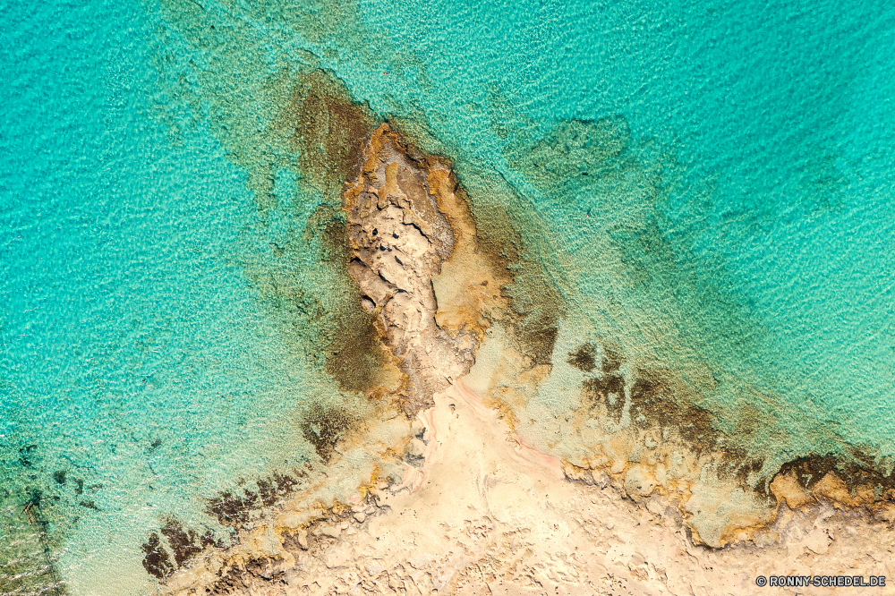 Balos Beach Sand Textur Muster Ozean Meer Grunge Wasser Boden alt Mauer texturierte Oberfläche malen im Alter von Tapete Grunge schmutzig Körper des Wassers Antik Türkis getragen Strand Verwittert Farbe Erde Jahrgang Stuck befleckt Alterung Leinwand Hintergründe Detail dekorative beschädigt Braun Raum Antike Tropischer Rau Kunst Welle Frame rostige Hintergrund Retro Sommer klar Flüssigkeit leere Wirbellose Küste Material Gestaltung transparente nass Urlaub Text leere natürliche Fisch verbrannte Sonne sonnig Koralle Marine Licht Reisen Riff Struktur Form hin-und hergerissen künstlerische Unterwasser Rost Schmutz Aqua Schließen Stein Entspannung Tourismus Drop Grenze Metall bunte Papier Schwimmen Fleck Pergament Blasen Entspannen Sie sich Tropfen horizontale Datenblatt Reinigen Zement closeup exotische grau Jute Tier Saison sand texture pattern ocean sea grunge water soil old wall textured surface paint aged wallpaper grungy dirty body of water antique turquoise worn beach weathered color earth vintage stucco stained aging canvas backgrounds detail decorative damaged brown space ancient tropical rough art wave frame rusty backdrop retro summer clear liquid blank invertebrate coast material design transparent wet vacation text empty natural fish burnt sun sunny coral marine light travel reef structure shape torn artistic underwater rust dirt aqua close stone relaxation tourism drop border metal colorful paper swim stain parchment bubbles relax drops horizontal sheet clean cement closeup exotic gray burlap animal season