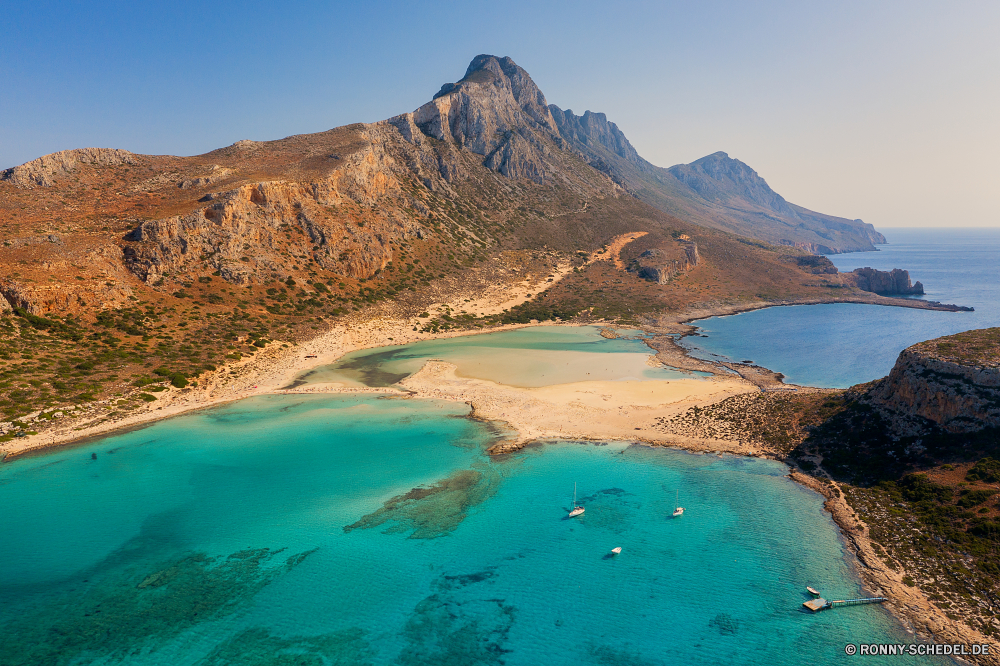 Balos Beach Strand Sand Meer Ozean Küste Wasser Himmel Bucht Landschaft Reisen Insel Urlaub Küste Sommer Berg Ufer Wellen Fels Sandbank Sonne geologische formation Tropischer landschaftlich natürliche Höhe Paradies Welle Tourismus Urlaub Türkis sonnig Bar Wolken Baum See Körper des Wassers Grat Ziel im freien Vorgebirge Küstenlinie Szenerie Barrier Palm klar warm Küste Surf Entspannen Sie sich Entspannung Horizont Stein Felsen Wolke ruhige Erholung seelandschaft Klippe Berge Tourist romantische Park Szene Boot natürliche am Meer felsigen idyllische im freien Boden Kap exotische entspannende sandigen Pazifik Hügel Resort Ruhe natürliche depression Inseln Erde Bewuchs Panorama Urlaub Umgebung Bäume Azurblau Meeresküste Landschaften Freizeit Land heiß Frühling Becken Wald beach sand sea ocean coast water sky bay landscape travel island vacation coastline summer mountain shore waves rock sandbar sun geological formation tropical scenic natural elevation paradise wave tourism holiday turquoise sunny bar clouds tree lake body of water ridge destination outdoor promontory shoreline scenery barrier palm clear warm coastal surf relax relaxation horizon stone rocks cloud tranquil recreation seascape cliff mountains tourist romantic park scene boat natural seaside rocky idyllic outdoors soil cape exotic relaxing sandy pacific hill resort calm natural depression islands earth vegetation panorama vacations environment trees azure seashore scenics leisure land hot spring basin forest