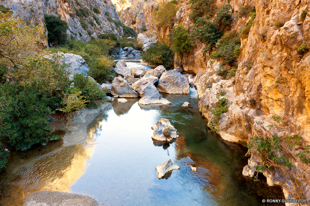 Preveli Palm Beach Becken Fluss natürliche depression Wasser Wasserfall Kanal Landschaft Wald geologische formation Stream Fels Berg Körper des Wassers Stein Schlucht Creek Park Felsen fallen Reisen im freien Umgebung Kaskade Baum Schlucht Berge fließende Strömung natürliche landschaftlich Frühling Wild Szenerie Sommer Wildnis Tal im freien Bewegung fällt Moos Tourismus Bäume felsigen friedliche nationalen nass platsch ruhige frisch Herbst See Reinigen rasche glatte Wandern Steine Klippe Szene Wasserfälle Tag fallen Hölzer gelassene Himmel Urlaub Erhaltung klar Blatt frische Luft Ökologie Drop Erholung Höhle Wanderung Pflanze Holz Frieden Flüsse Entwicklung des ländlichen Meer entspannende Sonnenlicht Kühl Felsblock hoch Flüssigkeit niemand sonnig Teich Tropischer Landschaften Bereich Abenteuer Bucht Harmonie Dam Tourist Küste Urlaub Gras Blätter basin river natural depression water waterfall channel landscape forest geological formation stream rock mountain body of water stone canyon creek park rocks fall travel outdoor environment cascade tree ravine mountains flowing flow natural scenic spring wild scenery summer wilderness valley outdoors motion falls moss tourism trees rocky peaceful national wet splash tranquil fresh autumn lake clean rapid smooth hiking stones cliff scene waterfalls day falling woods serene sky vacation conservation clear leaf freshness ecology drop recreation cave hike plant wood peace rivers rural sea relaxing sunlight cool boulder high fluid nobody sunny pond tropical scenics area adventure bay harmony dam tourist coast holiday grass leaves