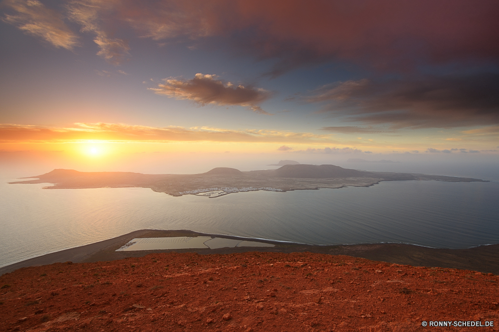 Lanzarote Sand Sonne Sonnenuntergang Landschaft Himmel Düne Boden Wolken Wüste Reisen Erde Sonnenaufgang Sommer Horizont Sterne landschaftlich 'Nabend Strand Meer Dämmerung Orange Szenerie Himmelskörper Hügel Wolke Morgenröte Ozean Wasser Berg Tourismus im freien Küste Sonnenlicht Land Berge Szene Umgebung Wetter Saison Abenteuer Urlaub heiß Atmosphäre Insel sonnig Ufer im freien Baum ruhige gelb friedliche Landschaften Hochland Sonnenschein trocken Urlaub Straße natürliche außerhalb Tropischer Küstenlinie Feld Farbe Kontur Entwicklung des ländlichen bewölkt Welle Wärme Golden Wellen Gras Licht Dämmerung Tal Land Bucht Frühling Ruhe Frieden bunte hell am Morgen Reiner dunkel Landschaft Park Reflexion Gelände klar Fels Panorama Klima gelassene Gold Tourist Wiese Nacht Dünen Dürre Wild Arid Ruhe seelandschaft leere Wildnis dramatische ruhig Wolkengebilde Entspannen Sie sich Reise Küste Pflanze Fluss Bäume niemand sand sun sunset landscape sky dune soil clouds desert travel earth sunrise summer horizon star scenic evening beach sea dusk orange scenery celestial body hill cloud dawn ocean water mountain tourism outdoor coast sunlight land mountains scene environment weather season adventure vacation hot atmosphere island sunny shore outdoors tree tranquil yellow peaceful landscapes highland sunshine dry holiday road natural outside tropical shoreline field color silhouette rural cloudy wave heat golden waves grass light twilight valley country bay spring calm peace colorful bright morning plain dark countryside park reflection terrain clear rock panoramic climate serene gold tourist meadow night dunes drought wild arid tranquility seascape empty wilderness dramatic quiet cloudscape relax journey coastline plant river trees nobody