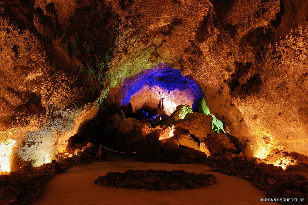 Lanzarote Höhle geologische formation Fels Schlucht Sand Reisen Wüste Landschaft Park Stein Berg nationalen Himmel im freien Tourismus Urlaub Geologie landschaftlich Felsen Tal Sandstein Wasser im freien Klippe Abenteuer Orange Südwesten Aushöhlung Bildung Triceratops Tourist Fluss felsigen Erde natürliche Berge Sonne Westen Wandern Denkmal Meer bunte Licht Baum Strand Farbe Wildnis Szenerie Extreme gelb Attraktion außerhalb Wolken Kamel dunkel Welt geologische Klettern Männchen Grand Sommer Schmutz Ozean Insel Horizont Sonnenuntergang cave geological formation rock canyon sand travel desert landscape park stone mountain national sky outdoor tourism vacation geology scenic rocks valley sandstone water outdoors cliff adventure orange southwest erosion formation triceratops tourist river rocky earth natural mountains sun west hiking monument sea colorful light tree beach color wilderness scenery extreme yellow attraction outside clouds camel dark world geological climb male grand summer dirt ocean island horizon sunset