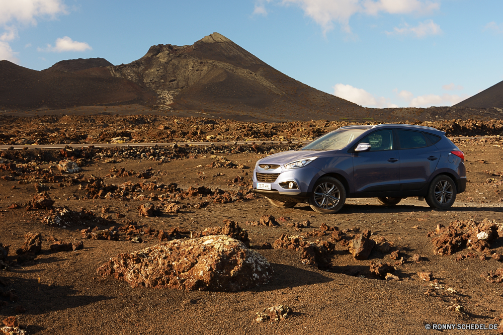 Lanzarote Landschaft Wüste Berg Hochland Himmel Reisen Sand Fels Berg-Zelt Berge Auto Zelt trocken Stein Straße Land im freien Tal Obdach Park Wildnis Hügel im freien Schlucht Tourismus Wolken Kfz landschaftlich nationalen Struktur Abenteuer Reise Sommer Bereich Arid Vulkan Reise Felsen Entwicklung des ländlichen niemand Wild Boden Schmutz bewölkt Wolke Klippe Szenerie Geologie Hügel Umgebung Extreme Szene Wärme Braun Tag vulkanische Horizont Transport Sandstein Minivan Gelände Spitze Knoll Land Landschaften Bereich Erde Jurte Panorama LKW heiß Insel Landschaft Gefahr Urlaub Naher Osten Dürre natürliche hoch Wandern in der Nähe gelb Minibus Klima Steine Krater Osten Steppe Feld Fluss Herbst karge Wohnung Aushöhlung Antike majestätisch entfernten Track Laufwerk Süden Ziel van Boden landscape desert mountain highland sky travel sand rock mountain tent mountains car tent dry stone road land outdoors valley shelter park wilderness hill outdoor canyon tourism clouds motor vehicle scenic national structure adventure journey summer range arid volcano trip rocks rural nobody wild soil dirt cloudy cloud cliff scenery geology hills environment extreme scene heat brown day volcanic horizon transportation sandstone minivan terrain peak knoll country scenics area earth yurt panorama truck hot island countryside danger vacation middle east drought natural high hiking near yellow passenger van climate stones crater east steppe field river autumn barren dwelling erosion ancient majestic remote track drive south destination van ground