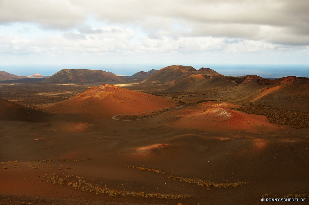 Lanzarote Hochland Berg Landschaft Wüste Reisen Berge Himmel Sand Fels Schlucht Park Tourismus Vulkan Wolken Tal landschaftlich nationalen Düne im freien im freien Szenerie Sonnenuntergang Sonne Land Wandern Bereich Felsen natürliche Höhe trocken Stein Orange Wolke Hügel Sommer Aushöhlung Horizont geologische formation Sonnenaufgang Klippe Fluss Gras Baum Geologie Wildnis Grand Spitze natürliche Abenteuer Felge Straße Gelände Boden Westen Umgebung Entwicklung des ländlichen Urlaub hoch Szene Licht Wasser gelb Tourist Arid Darm-Trakt Erde Bereich Schlucht Süden Südwesten Schnee Landschaften Wild Wärme bunte geologische Bäume Mount Wunder heiß Sonnenlicht Mesa übergeben Reise Urlaub bewölkt See Feld Landschaft Wahrzeichen Wald Wanderung Hügel sonnig Morgenröte Dämmerung Boden Klima Nach oben Eis Wetter am Morgen Welt Herbst highland mountain landscape desert travel mountains sky sand rock canyon park tourism volcano clouds valley scenic national dune outdoors outdoor scenery sunset sun land hiking range rocks natural elevation dry stone orange cloud hill summer erosion horizon geological formation sunrise cliff river grass tree geology wilderness grand peak natural adventure rim road terrain soil west environment rural vacation high scene light water yellow tourist arid tract earth area ravine south southwest snow scenics wild heat colorful geological trees mount wonder hot sunlight mesa pass journey vacations cloudy lake field countryside landmark forest hike hills sunny dawn dusk ground climate top ice weather morning world autumn