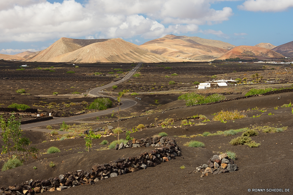 Lanzarote Hochland Berg Landschaft Berge Himmel Reisen Land Hügel Fels Spitze Sommer Gras Schnee Szenerie Tal Wildnis Wolken Reiner landschaftlich Tourismus Wald Steppe Park Stein im freien Bereich Wasser Fluss Entwicklung des ländlichen im freien Umgebung Wolke Vulkan Wüste Landschaft Wandern Baum Gletscher Straße Feld Szene nationalen Hügel hoch sonnig felsigen Wiese Felsen See Frühling Land Pfad trocken ruhige Grat Horizont natürliche Steigung vulkanische Mount Sand Wild Stream Tag niemand Ökologie Insel Sonne Alpine Panorama gelassene Eis friedliche Aufstieg Bauernhof Tundra Hochland Grünland Gelände Klippe Extreme Landschaften Ruhe Wetter Knoll Landwirtschaft highland mountain landscape mountains sky travel land hill rock peak summer grass snow scenery valley wilderness clouds plain scenic tourism forest steppe park stone outdoor range water river rural outdoors environment cloud volcano desert countryside hiking tree glacier road field scene national hills high sunny rocky meadow rocks lake spring country path dry tranquil ridge horizon natural slope volcanic mount sand wild stream day nobody ecology island sun alpine panorama serene ice peaceful ascent farm tundra highlands grassland terrain cliff extreme scenics calm weather knoll agriculture