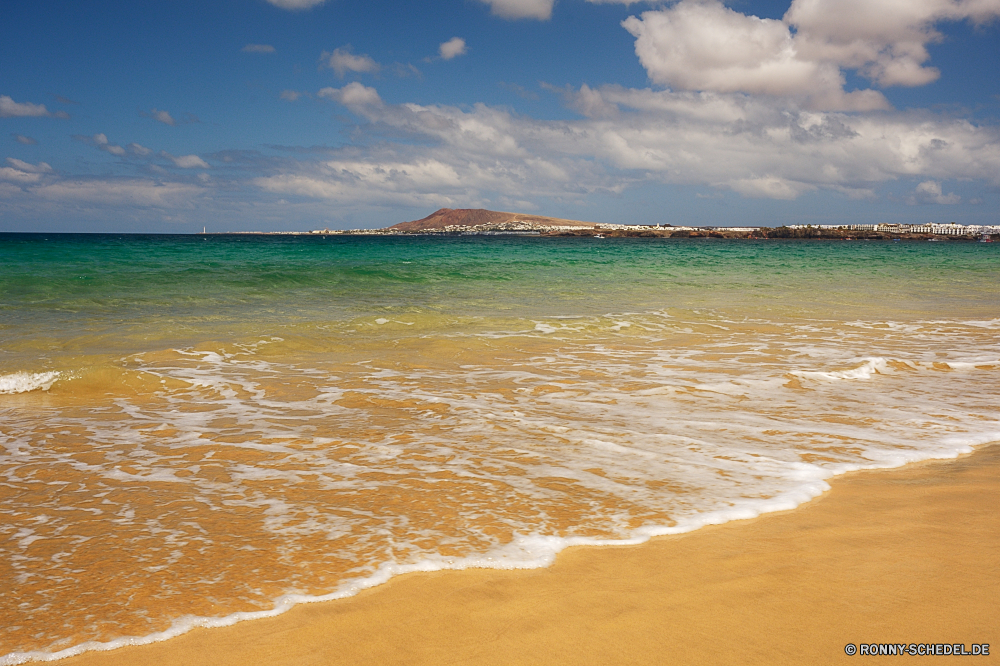 Lanzarote Strand Sand Ozean Meer Sandbank Wasser Küste Urlaub Tropischer Himmel Bar Welle Insel Sommer Reisen Landschaft Paradies sonnig Barrier Grat Resort Ufer seelandschaft Sonne Wolke Tourismus landschaftlich Küste Wellen Horizont Wolken Urlaub Surf Entspannen Sie sich Entspannung am Meer Türkis natürliche Höhe Sonnenlicht Wendekreis klar Szenerie Bucht Sonnenschein Tag heiß ruhige romantische friedliche Lagune warm Erholung idyllische im freien exotische Ziel gelassene platsch sandigen niemand Körper des Wassers geologische formation Palm Baum Szene Boden natürliche Fels Frieden Urlaub Ruhe Reinigen Einsamkeit Erde Tropen Küste Landschaften Traum Felsen Saison Wärme Küstenlinie Übernachtung Pazifik Schwimmen Reise Freizeit Tourist Wetter unberührte unberührte Reise im freien beach sand ocean sea sandbar water coast vacation tropical sky bar wave island summer travel landscape paradise sunny barrier ridge resort shore seascape sun cloud tourism scenic coastline waves horizon clouds holiday surf relax relaxation seaside turquoise natural elevation sunlight tropic clear scenery bay sunshine day hot tranquil romantic peaceful lagoon warm recreation idyllic outdoor exotic destination serene splash sandy nobody body of water geological formation palm tree scene soil natural rock peace vacations calm clean solitude earth tropics coastal scenics dream rocks season heat shoreline getaway pacific swim trip leisure tourist weather unspoilt untouched journey outdoors