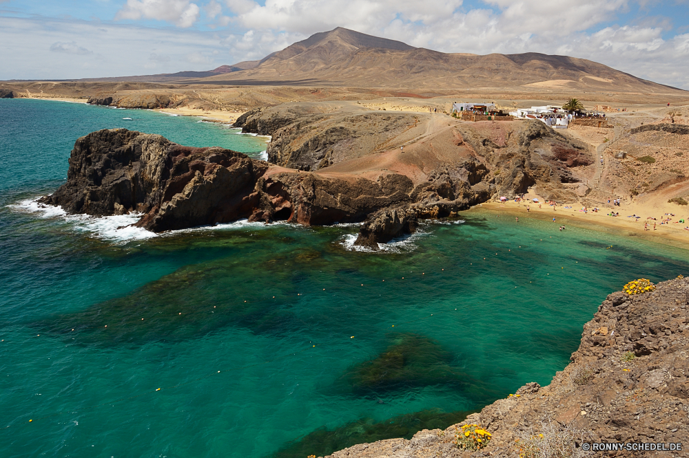 Lanzarote Vorgebirge Strand natürliche Höhe geologische formation Küste Ozean Meer Landschaft Wasser Reisen Küste Ufer Fels Urlaub Bucht Klippe Sand Himmel landschaftlich Wellen Sonne Tourismus Sommer Berg Insel im freien im freien Welle Urlaub Szenerie Felsen Surf Küste Stein Berge felsigen Pazifik Küstenlinie Park Wolken sonnig seelandschaft Paradies am Meer natürliche Baum Tropischer Ziel Panorama Szene Körper des Wassers See Klippen Horizont Frühling Fluss warm Tourist Erholung Meeresküste Kap Wolke Süden Hügel Gras Hochland klar Stadt ruhige Umgebung Land Grat Schlucht Urlaub Entspannen Sie sich Ruhe Sandbank entspannende romantische Palm Lager Boot friedliche Neu Wetter Türkis Tag promontory beach natural elevation geological formation coast ocean sea landscape water travel coastline shore rock vacation bay cliff sand sky scenic waves sun tourism summer mountain island outdoor outdoors wave holiday scenery rocks surf coastal stone mountains rocky pacific shoreline park clouds sunny seascape paradise seaside natural tree tropical destination panorama scene body of water lake cliffs horizon spring river warm tourist recreation seashore cape cloud south hill grass highland clear city tranquil environment land ridge canyon vacations relax calm sandbar relaxing romantic palm stock boat peaceful new weather turquoise day