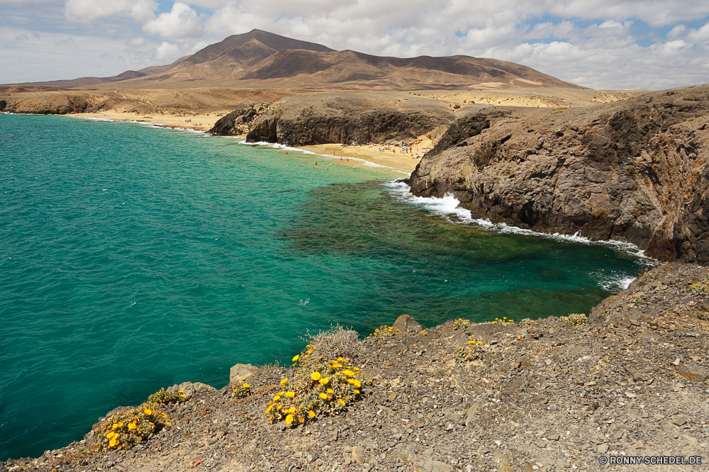 Lanzarote Vorgebirge Meer natürliche Höhe Küste geologische formation Landschaft Strand Ozean Wasser Reisen Küste Fels Ufer Berg Himmel Sand Klippe Urlaub Insel Bucht Sommer im freien Hügel Tourismus Felsen Wellen seelandschaft landschaftlich Sonne Park Szenerie Welle Küstenlinie Szene Urlaub Berge Baum Kap im freien Stein Surf Panorama felsigen Wolke sonnig See Pazifik ruhige Tropischer Küste Horizont natürliche natürliche depression Hochland Wald Becken Paradies Wolken Klippen Entspannen Sie sich Fluss Türkis Ziel Tag Wetter Spitze am Meer Tourist Körper des Wassers Ruhe nationalen Erholung klar Wildnis Gras Süden Palm Umgebung Sonnenlicht Wild hoch Landschaften Steine idyllische Urlaub Stadt Frühling Licht entspannende promontory sea natural elevation coast geological formation landscape beach ocean water travel coastline rock shore mountain sky sand cliff vacation island bay summer outdoor hill tourism rocks waves seascape scenic sun park scenery wave shoreline scene holiday mountains tree cape outdoors stone surf panorama rocky cloud sunny lake pacific tranquil tropical coastal horizon natural natural depression highland forest basin paradise clouds cliffs relax river turquoise destination day weather peak seaside tourist body of water calm national recreation clear wilderness grass south palm environment sunlight wild high scenics stones idyllic vacations city spring light relaxing