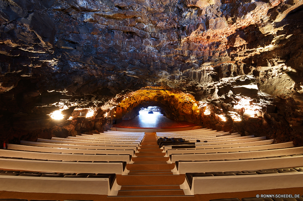 Lanzarote Dach Ziegeldach Bedachungen Architektur Material Schutzüberzug Stadt Gebäude Reisen Ausrüstung Bespannung Himmel alt Haus Tourismus Antike Landschaft Kultur Urlaub Wahrzeichen Geschichte Fliese Kirche Stein Stadt Urban Sonnenuntergang Denkmal Sonne Kathedrale aussenansicht Mauer historischen Meer Schritt Tempel Startseite Struktur Straße Tourist Licht Wasser traditionelle Berg Turm landschaftlich Sommer Dämmerung Gebäude Bau Kuppel Urlaub berühmte gelb Platz Szenerie Religion Luftbild Stadtansicht Orange Nach oben im freien Neu Strahl Zentrum aus Holz Dächern St Palast Fenster Unterstützung Himmel Wolken historische Sonnenaufgang Ozean Ufer Backstein Ruhe Gestaltung Kunst Nacht roof tile roof roofing architecture material protective covering city building travel equipment covering sky old house tourism ancient landscape culture vacation landmark history tile church stone town urban sunset monument sun cathedral exterior wall historic sea step temple home structure street tourist light water traditional mountain tower scenic summer dusk buildings construction dome holiday famous yellow square scenery religion aerial cityscape orange top outdoors new beam center wooden roofs st palace window support heaven clouds historical sunrise ocean shore brick calm design art night