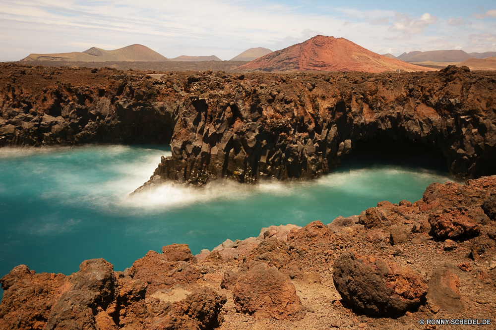 Lanzarote Vorgebirge natürliche Höhe geologische formation Strand Ozean Küste Meer Landschaft Wasser Reisen Ufer Küste Fels Himmel Urlaub Sand Bucht Welle Sommer Klippe Berg Wellen Insel Felsen Sonne landschaftlich Surf Tourismus im freien felsigen seelandschaft Urlaub Stein im freien Szenerie Küstenlinie Szene Park sonnig Pazifik natürliche Wolken Tropischer am Meer Körper des Wassers ruhige Paradies Hügel Ziel Küste Wolke Türkis Horizont Umgebung Baum Berge Entspannen Sie sich Becken Tag See natürliche depression Urlaub Frühling Ruhe Tourist Klippen Meeresküste friedliche Fluss Wetter Panorama Gras gelassene idyllische Süden Vulkan Sonnenlicht Gezeiten klar Sturm bewölkt Licht Lagune Landschaften Steine Pflanze nationalen Sonnenuntergang Erholung promontory natural elevation geological formation beach ocean coast sea landscape water travel shore coastline rock sky vacation sand bay wave summer cliff mountain waves island rocks sun scenic surf tourism outdoor rocky seascape holiday stone outdoors scenery shoreline scene park sunny pacific natural clouds tropical seaside body of water tranquil paradise hill destination coastal cloud turquoise horizon environment tree mountains relax basin day lake natural depression vacations spring calm tourist cliffs seashore peaceful river weather panorama grass serene idyllic south volcano sunlight tide clear storm cloudy light lagoon scenics stones plant national sunset recreation