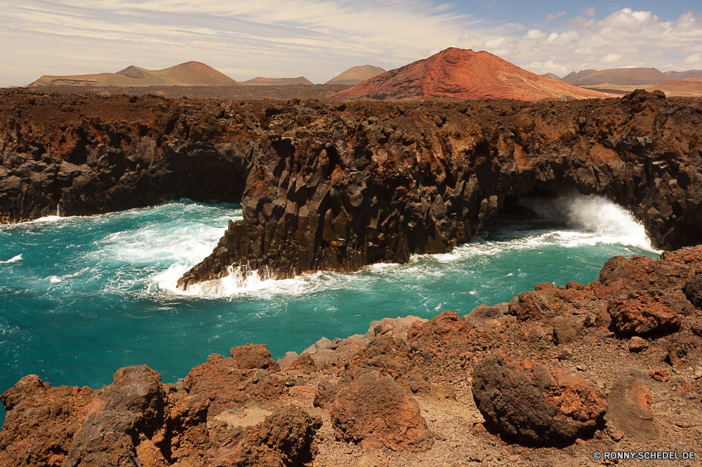 Lanzarote Vorgebirge natürliche Höhe geologische formation Ozean Meer Küste Strand Landschaft Wasser Fels Reisen Ufer Klippe Küste Himmel Bucht Urlaub Wellen Tourismus Welle Sand Insel Sommer Felsen Berg landschaftlich Sonne seelandschaft Stein Surf Urlaub Szenerie felsigen im freien am Meer Szene sonnig Küstenlinie Hügel im freien Ziel Wolken Paradies Klippen Pazifik natürliche Park Wolke Küste Tropischer Horizont Türkis ruhige Gezeiten Tag Baum klar Entspannen Sie sich Tourist Meeresküste Körper des Wassers Sonnenlicht Urlaub Umgebung idyllische Süden friedliche Berge Wetter Sonnenuntergang Lagune Landschaften Panorama bewölkt Gras Inseln in der Nähe Steine Urlaub entspannende Frühling Erholung niemand promontory natural elevation geological formation ocean sea coast beach landscape water rock travel shore cliff coastline sky bay vacation waves tourism wave sand island summer rocks mountain scenic sun seascape stone surf holiday scenery rocky outdoor seaside scene sunny shoreline hill outdoors destination clouds paradise cliffs pacific natural park cloud coastal tropical horizon turquoise tranquil tide day tree clear relax tourist seashore body of water sunlight vacations environment idyllic south peaceful mountains weather sunset lagoon scenics panorama cloudy grass islands near stones holidays relaxing spring recreation nobody