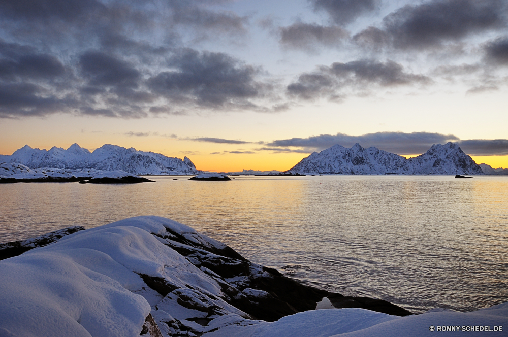 Svolvaer Landschaft Wasser Berg See Himmel Gletscher Berge Ozean Meer Eisberg Reisen Wolken Schnee Sand Ufer Strand Fels Fluss Szenerie Tourismus Sommer Küste Hügel Sonne landschaftlich Insel Bereich im freien im freien Sonnenuntergang Wald Stein Felsen am See Park Umgebung Barrier Küste Ruhe Wellenbrecher Spitze Wildnis klar Eis Reflexion Wolke sonnig Bäume Baum Boot Becken am Meer Szene geologische formation nationalen ruhige Urlaub Wild kalt Wellen friedliche Wetter natürliche depression felsigen seelandschaft Kap gelassene Paradies Tag natürliche Winter Tourist Horizont Farbe Herbst Obstruktion Bucht Wandern Welle Landschaften Urlaub Erde Entspannen Sie sich Entspannung Körper des Wassers Boden Wahrzeichen Sonnenlicht Gras Teich horizontale Sonnenaufgang bewölkt fallen Struktur landscape water mountain lake sky glacier mountains ocean sea iceberg travel clouds snow sand shore beach rock river scenery tourism summer coast hill sun scenic island range outdoor outdoors sunset forest stone rocks lakeside park environment barrier coastline calm breakwater peak wilderness clear ice reflection cloud sunny trees tree boat basin seaside scene geological formation national tranquil vacation wild cold waves peaceful weather natural depression rocky seascape cape serene paradise day natural winter tourist horizon color autumn obstruction bay hiking wave scenics holiday earth relax relaxation body of water soil landmark sunlight grass pond horizontal sunrise cloudy fall structure