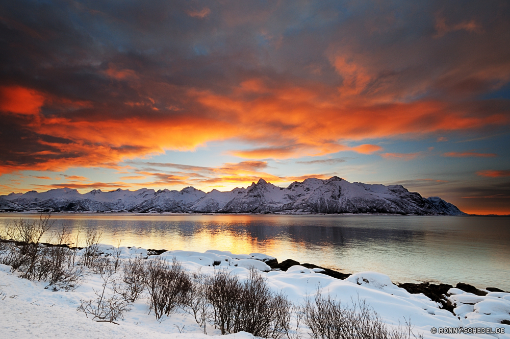 Lofoten Himmel Landschaft See Wasser Berg Strand Bereich Sonnenuntergang Wolken Sonne Reisen Berge Schnee Ufer landschaftlich Ozean Reflexion Szenerie Bäume Küstenlinie Wald im freien Baum Urlaub Tourismus Ruhe Wolke Fluss Meer Sonnenaufgang Gletscher Saison Winter Szene Küste Sommer friedliche Park Spitze natürliche am See Umgebung Atmosphäre Horizont im freien Wetter Kontur klar kalt Eis nationalen Felsen Fels Dämmerung 'Nabend Wildnis ruhige Sonnenlicht Sonnenschein Sand Morgenröte Hölzer Wild gelassene sonnig Tag Licht am Morgen Entwicklung des ländlichen Frühling Gras Insel fallen Körper des Wassers Herbst Landschaften malerische Teich Wandern Abenteuer Wellen Landschaft Land Tal felsigen reflektieren Einsamkeit Orange gefroren Stein Küste bewölkt Hügel reine Kap Tourist Sterne sky landscape lake water mountain beach range sunset clouds sun travel mountains snow shore scenic ocean reflection scenery trees shoreline forest outdoors tree vacation tourism calm cloud river sea sunrise glacier season winter scene coast summer peaceful park peak natural lakeside environment atmosphere horizon outdoor weather silhouette clear cold ice national rocks rock dusk evening wilderness tranquil sunlight sunshine sand dawn woods wild serene sunny day light morning rural spring grass island fall body of water autumn landscapes picturesque pond hiking adventure waves countryside land valley rocky reflect solitude orange frozen stone coastline cloudy hill pure cape tourist star