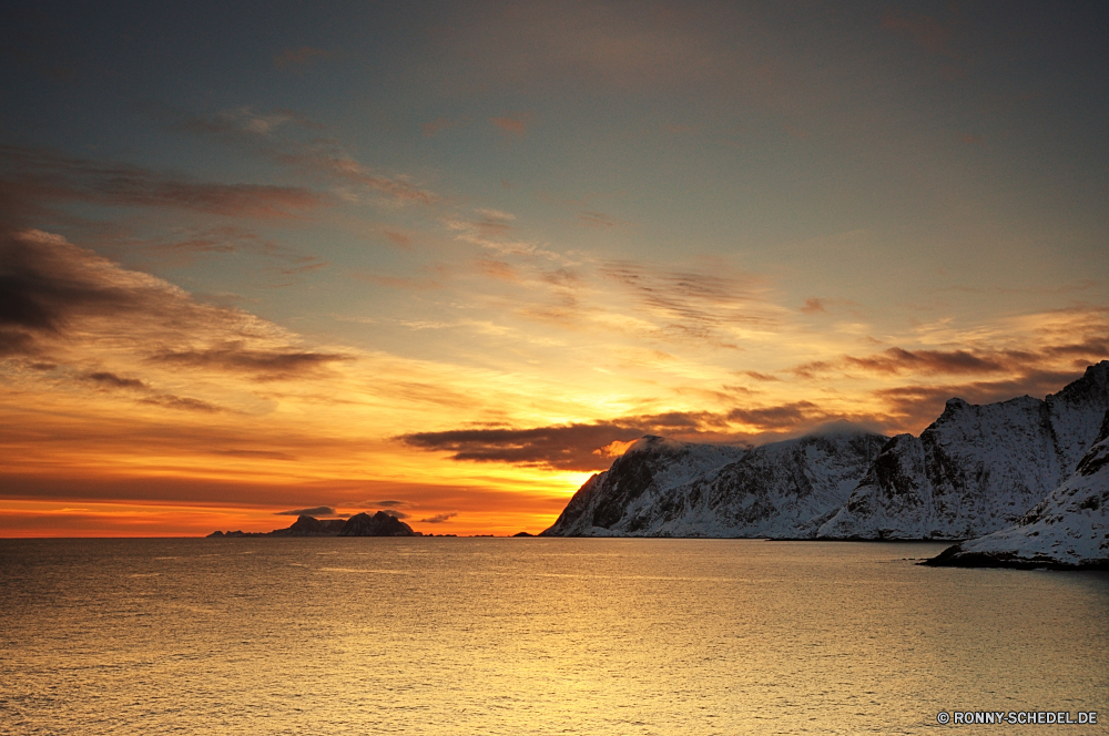 A i Lofoten Sonne Strand Sonnenuntergang Sand Meer Ozean Himmel Sterne Wolken Sonnenaufgang Wasser Himmelskörper Reisen Landschaft Küste Horizont Orange Dämmerung 'Nabend Wellen Sommer Tropischer Morgenröte Kontur Boden Ufer Insel Wetter Urlaub Reflexion Welle Wolke Erde Urlaub landschaftlich Küste Tourismus Szenerie Wüste Düne friedliche Golden seelandschaft Szene Surf Baum Sonnenlicht im freien am Morgen Bucht Sonnenschein am Meer Ruhe ruhige Entspannen Sie sich Gold Fels Berg bunte Farbe Licht Dämmerung romantische sonnig Landschaften gelb im freien natürliche welligkeit Abenteuer Berge Saison Entspannung Küstenlinie Nacht Küste dramatische Atmosphäre dunkel Landschaften Paradies bewölkt Hügel Resort Freizeit See Umgebung Pazifik Stein Felsen Boot Glühen Frieden klar sun beach sunset sand sea ocean sky star clouds sunrise water celestial body travel landscape coast horizon orange dusk evening waves summer tropical dawn silhouette soil shore island weather vacation reflection wave cloud earth holiday scenic coastline tourism scenery desert dune peaceful golden seascape scene surf tree sunlight outdoor morning bay sunshine seaside calm tranquil relax gold rock mountain colorful color light twilight romantic sunny landscapes yellow outdoors natural ripple adventure mountains season relaxation shoreline night coastal dramatic atmosphere dark scenics paradise cloudy hill resort leisure lake environment pacific stone rocks boat glow peace clear