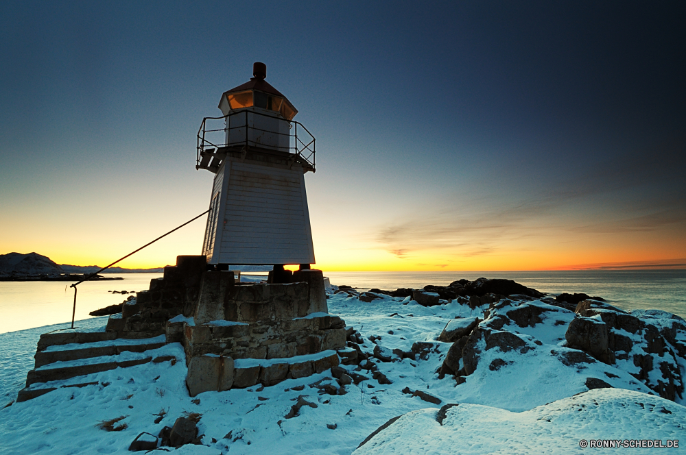 Laukvik Leuchtfeuer Turm Struktur Leuchtturm Meer Küste Gebäude Ozean Licht Himmel Architektur Navigation Haus Wahrzeichen Reisen Tourismus Ufer Insel Sicherheit Wasser Küste historischen Warnung alt Küste Felsen Schiff Kirche Landschaft Stadt Urlaub Strand Dämmerung Sonnenuntergang Fels Stadt Wolken Pazifik Hafen Nacht Wolke Boot Wellen Sicherheit Anleitung Maritime Religion Nautik Bucht 'Nabend Mauer Stein Tourist Leuchttürme zeigen Geschichte Kap Anleitung Dämmerung Versand Antike bewölkt Kopf berühmte Gefahr Sommer am Meer Norden Backstein Süden Denkmal aussenansicht Urlaub landschaftlich beacon tower structure lighthouse sea coast building ocean light sky architecture navigation house landmark travel tourism shore island safety water coastline historic warning old coastal rocks ship church landscape city vacation beach dusk sunset rock town clouds pacific harbor night cloud boat waves security guidance maritime religion nautical bay evening wall stone tourist lighthouses point history cape guide twilight shipping ancient cloudy head famous danger summer seaside north brick south monument exterior holiday scenic