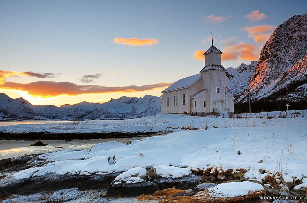 Gimsoy Turm Leuchtfeuer Struktur Kirche Architektur Gebäude Himmel Schloss Religion alt Reisen Geschichte Tourismus Kathedrale Antike Kloster Stadt Festung Befestigung Stadt Kreuz berühmte Haus Kultur Wahrzeichen Orthodoxe Schnee religiöse Kuppel Mauer Landschaft Tempel Stein Wolke Dach Meer historischen Winter Palast Hügel Defensive Struktur Licht mittelalterliche glauben Denkmal aussenansicht Leuchtturm Küste historische Kapelle Sonnenuntergang Jahrhundert heilig Berg Backstein Insel Wasser Glocke Tourist Orthodoxie Gold Urlaub Sommer Gebäude Urlaub Wolken Baum im freien Urban Dorf 'Nabend Ozean Szenerie Fluss landschaftlich Residenz Tag Festung Saison Szene Museum religiöse Residenz Gottesdienst Erbe architektonische Ufer bewölkt traditionelle Ziel im freien Platz Straße Nacht Sonne tower beacon structure church architecture building sky castle religion old travel history tourism cathedral ancient monastery city fortress fortification town cross famous house culture landmark orthodox snow religious dome wall landscape temple stone cloud roof sea historic winter palace hill defensive structure light medieval faith monument exterior lighthouse coast historical chapel sunset century holy mountain brick island water bell tourist orthodoxy gold vacation summer buildings holiday clouds tree outdoor urban village evening ocean scenery river scenic residence day fort season scene museum religious residence worship heritage architectural shore cloudy traditional destination outdoors place street night sun