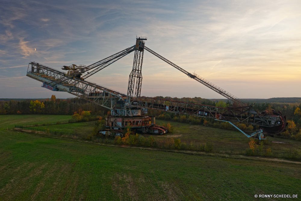  Kran Gerät Hebegerät Industrie Maschine Industrielle Bau Himmel Katapult Verkehr Stahl Hafen Fracht Motor Ausrüstung Dock Gebäude schwere Hafen Arbeit Geschäft Brücke Struktur Transport Ingenieurwesen Kontur Meer Aufzug Krane Schiff Ausgraben Instrument Website Versand macht Laden Laden Power shovel Handel Energie Container Maschinen Stadt pile driver Export Wasser Architektur Urban hoch Logistik Fracht Park Dämmerung Ozean groß Handel Sonnenuntergang Turm Arbeiten Schiff Darm-Trakt Eisen Heben Umgebung Kraftstoffpumpe Projekt Entwicklung Build Öl Landschaft Fluss Lader Lose Terminal Träger Metall Kai Pumpe Gas Beton gelb Skyline Hängebrücke kommerzielle Sonnenaufgang 'Nabend Kabel Boot Aktivität Fahrzeug internationalen Frame Technologie moderne LKW crane device lifting device industry machine industrial construction sky catapult transport steel port cargo engine equipment dock building heavy harbor work business bridge structure transportation engineering silhouette sea lift cranes ship dredge instrument site shipping power loading load power shovel trade energy container machinery city pile driver export water architecture urban high logistics freight park dusk ocean tall commerce sunset tower working vessel tract iron lifting environment fuel project development build oil landscape river loader bulk terminal carrier metal wharf pump gas concrete yellow skyline suspension bridge commercial sunrise evening cable boat activity vehicle international frame technology modern truck