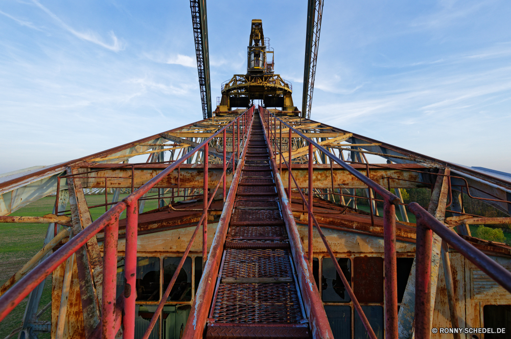  Architektur Turm Gebäude berühmte Himmel Gerät Reisen Religion Denkmal Wahrzeichen Tourismus Tempel Stadt Hebegerät Struktur Schrein Kultur Bohrplattform Unterstützung Gold Schritt Aufzug Kathedrale Bau alt Platz Park Kirche Antike Bohrgerät Golden Kuppel Geschichte Brücke Hauptstadt Backstein religiöse Symbol Orthodoxe Rig Stahl Basil Darm-Trakt traditionelle Kran St Kreuz Platz Basilikum-s historischen Tourist Museum Ort der Anbetung Attraktion Eisen St. architektonische Zahnrad Metall Bogen Gottesdienst Hängebrücke Zentrum groß aussenansicht bunte heilig Palast Urban Detail Kunst hoch Wolke Dach Pagode heilig Union historische Ziel Stein Kloster Mauer Bangkok Ausrüstung Tour Reiseziele spirituelle glauben Orientalische Form Haus Kruzifix Gestaltung Basilika Farbe Reisen Ingenieurwesen Stadtansicht Landschaft landschaftlich architecture tower building famous sky device travel religion monument landmark tourism temple city lifting device structure shrine culture drilling platform support gold step elevator cathedral construction old square park church ancient drill rig golden dome history bridge capital brick religious symbol orthodox rig steel basil tract traditional crane st cross place basil s historic tourist museum place of worship attraction iron saint architectural gear metal arch worship suspension bridge center tall exterior colorful holy palace urban detail art high cloud roof pagoda sacred union historical destination stone monastery wall bangkok equipment tour destinations spiritual faith oriental shape house crucifix design basilica color traveling engineering cityscape landscape scenic