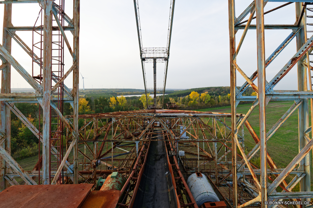  Industrie Kabel Stahl Struktur Industrielle Himmel Kran Bau macht Strom Turm hoch Energie Brücke Gerät Ausrüstung Ingenieurwesen Spannung Gebäude Linie Metall groß Draht elektrische Elektro Architektur Stadt Hängebrücke Mast Kabel Hebegerät Bohrplattform Technologie Arbeit Versorgung Track Zahnrad Umgebung Maschine schwere Frame Fracht Projekt Entwicklung Bohrgerät Aufzug aktuelle Urban Website Neu Wasser Verkehr Übertragung Linien Kraftstoffpumpe Build Fischer Gefahr Rigging Kontur Transport Bahnhof Beton Geschäft Schiff Haus Hochspannung Gerüstbau Rig Riesenrad Fluss Aufzug Hafen Meer Fahrt Strahl Laden Dock im freien Anlegestelle Park Fabrik Generator Krane Drähte Hafen Eisen Schiff Straße Sonnenuntergang Arbeiter moderne industry cable steel structure industrial sky crane construction power electricity tower high energy bridge device equipment engineering voltage building line metal tall wire electrical electric architecture city suspension bridge pylon cables lifting device drilling platform technology work supply track gear environment machine heavy frame cargo project development drill rig elevator current urban site new water transport transmission lines fuel build fisherman danger rigging silhouette transportation station concrete business vessel house high voltage scaffolding rig ferris wheel river lift port sea ride beam loading dock outdoor pier park factory builder cranes wires harbor iron ship road sunset worker modern