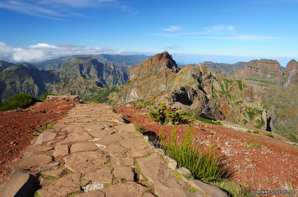 Pico do Arieiro Schlucht Tal Berg Berge Landschaft Himmel Bereich Schlucht Fels Hochland Reisen Wüste Wildnis nationalen Stein Tourismus Park landschaftlich Wolken Baum Szenerie Hügel Fluss natürliche depression im freien Klippe im freien Sommer Wandern Felsen Gras Spitze Schnee natürliche Wald Aushöhlung felsigen Panorama Wasser Urlaub Steigung Geologie Grand Kaktus Wolke Westen Umgebung Abenteuer Land Tourist Aussicht Pflanze Aufstieg Straße Südwesten Mount Sandstein Bäume hoch friedliche Wahrzeichen Bildung Hügel Ziel Ökologie Ruhe Mauer Sand Spitzen Wanderweg Busch Linie Bereich Orange Landschaft Mesa bunte Frühling Tag Alpine übergeben Gelände sonnig außerhalb Norden Landschaften trocken geologische formation fallen Wiese Saison canyon valley mountain mountains landscape sky range ravine rock highland travel desert wilderness national stone tourism park scenic clouds tree scenery hill river natural depression outdoor cliff outdoors summer hiking rocks grass peak snow natural forest erosion rocky panorama water vacation slope geology grand cactus cloud west environment adventure land tourist vista plant ascent road southwest mount sandstone trees high peaceful landmark formation hills destination ecology calm wall sand peaks trail bush line area orange countryside mesa colorful spring day alpine pass terrain sunny outside north scenics dry geological formation fall meadow season