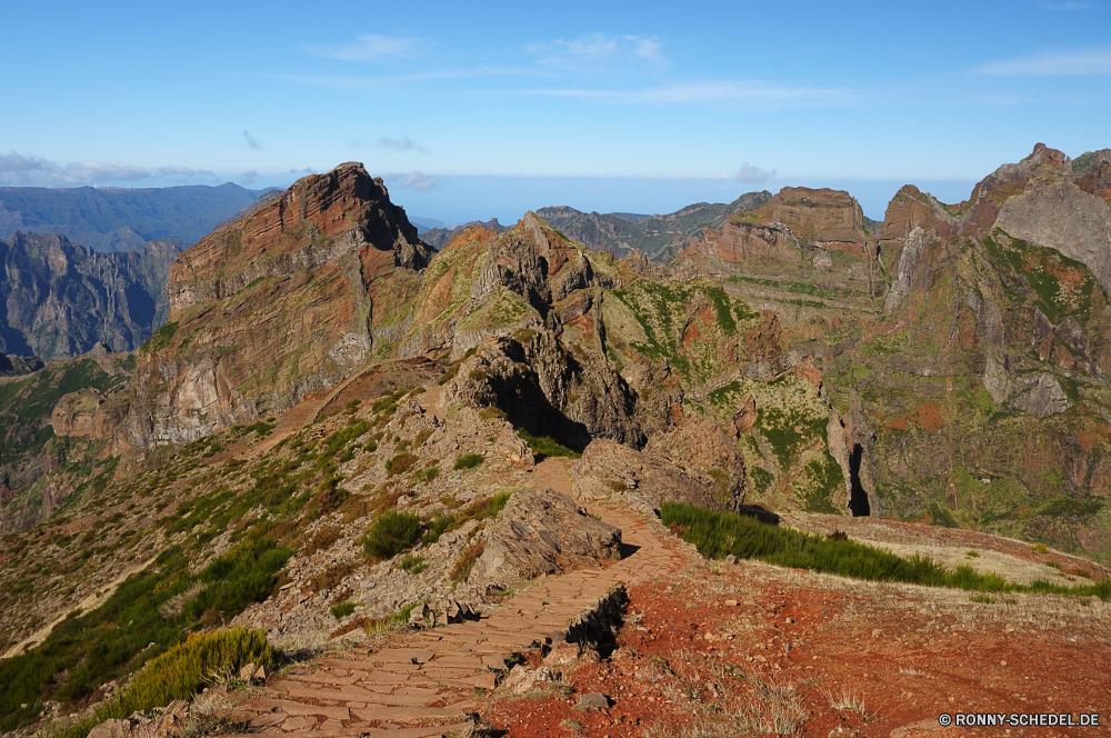 Pico do Arieiro Schlucht Berg Wüste Fels Tal Landschaft Berge Reisen Park nationalen Himmel Klippe Wildnis Bereich Schlucht Stein im freien Tourismus Felsen landschaftlich Knoll Aushöhlung Geologie Baum Sandstein Südwesten Hochland Bildung Sand Urlaub Westen natürliche depression Spitze Wandern Szenerie Abenteuer Wolken im freien geologische Grand Straße Fluss Bäume Kaktus trocken Mesa Land Aussicht Wahrzeichen Sommer Hügel Orange natürliche Arid geologische formation Steigung Wunder Gelände Wasser Tourist friedliche felsigen Bereich Panorama Pflanze Aufstieg Umgebung Felge Herbst Wild Landschaften gelb Wald Linie Szene außerhalb Reise Butte bunte karge Formationen Tag Bögen Busch Ziel Denkmal Licht Erholung Schnee canyon mountain desert rock valley landscape mountains travel park national sky cliff wilderness range ravine stone outdoors tourism rocks scenic knoll erosion geology tree sandstone southwest highland formation sand vacation west natural depression peak hiking scenery adventure clouds outdoor geological grand road river trees cactus dry mesa land vista landmark summer hill orange natural arid geological formation slope wonder terrain water tourist peaceful rocky area panorama plant ascent environment rim autumn wild scenics yellow forest line scene outside trip butte colorful barren formations day arches bush destination monument light recreation snow