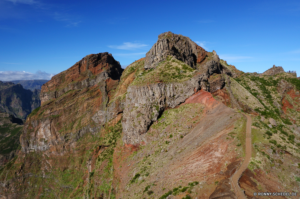 Pico do Arieiro Berg Berge Landschaft Linie Bereich Fels Himmel Reisen Schlucht Klippe Tal Tourismus Alp Steigung Stein nationalen Park Spitze im freien geologische formation Wolken landschaftlich Baum im freien Szenerie Sommer Wald Felsen Aufstieg Bäume Urlaub Wildnis Wüste Hügel natürliche natürliche Höhe hoch Wandern Schnee Fluss Umgebung Wolke Geologie felsigen Abenteuer Aushöhlung Tourist geologische Panorama Wasser Gras Wahrzeichen Landschaften Hochland Landschaften Urlaub Alpen Alpine Wunder Klettern Grand außerhalb Ziel Straße Spitzen Bildung Wanderweg Antike Tag sonnig Nach oben Sonne Herbst Grat Frühling Südwesten Szene Aussicht Winter Mauer Reise Schlucht Pflanzen See fallen Sand mountain mountains landscape line range rock sky travel canyon cliff valley tourism alp slope stone national park peak outdoor geological formation clouds scenic tree outdoors scenery summer forest rocks ascent trees vacation wilderness desert hill natural natural elevation high hiking snow river environment cloud geology rocky adventure erosion tourist geological panorama water grass landmark landscapes highland scenics holiday alps alpine wonder climbing grand outside destination road peaks formation trail ancient day sunny top sun autumn ridge spring southwest scene vista winter wall trip ravine plants lake fall sand