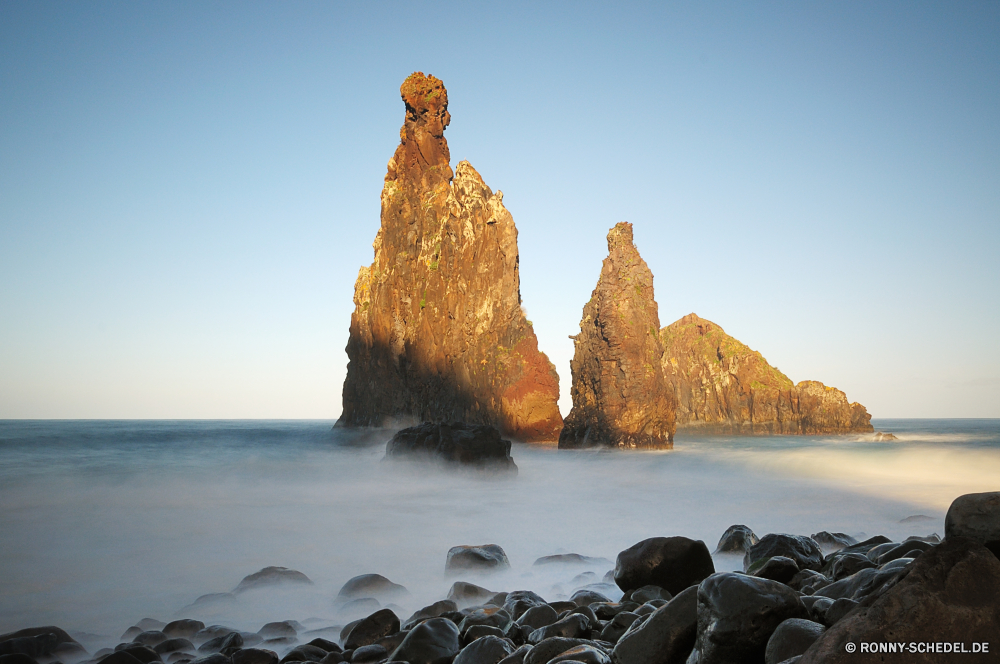 Ribeira da Janela Strand Ozean Fels Meer Landschaft Küste Reisen Himmel Wasser Felsen Sand Küste Urlaub Kap Ufer Küstenlinie Welle Stein Tourismus Bucht Wellenbrecher Wolken seelandschaft Insel Szenerie Klippe Horizont im freien Sommer landschaftlich Sonnenuntergang Sonne Barrier Pazifik sonnig im freien Kaktus felsigen Sonnenaufgang natürliche Szene Tourist Surf Berg Park Wellen am Meer Obstruktion Wüste Struktur Urlaub nationalen Paradies Gezeiten Küste Steine Wolke Berge Körper des Wassers Ruhe Tropischer klar Dämmerung Turm friedliche ruhige Umgebung Erholung Resort Schaum Morgenröte Licht Sturm Panorama See Schlucht Formationen Meeresküste niemand westliche Orange Wildnis heiß Aushöhlung Kontur warm Sonnenlicht Tag beach ocean rock sea landscape coast travel sky water rocks sand coastline vacation cape shore shoreline wave stone tourism bay breakwater clouds seascape island scenery cliff horizon outdoor summer scenic sunset sun barrier pacific sunny outdoors cactus rocky sunrise natural scene tourist surf mountain park waves seaside obstruction desert structure holiday national paradise tide coastal stones cloud mountains body of water calm tropical clear dusk tower peaceful tranquil environment recreation resort foam dawn light storm panoramic lake canyon formations seashore nobody western orange wilderness hot erosion silhouette warm sunlight day