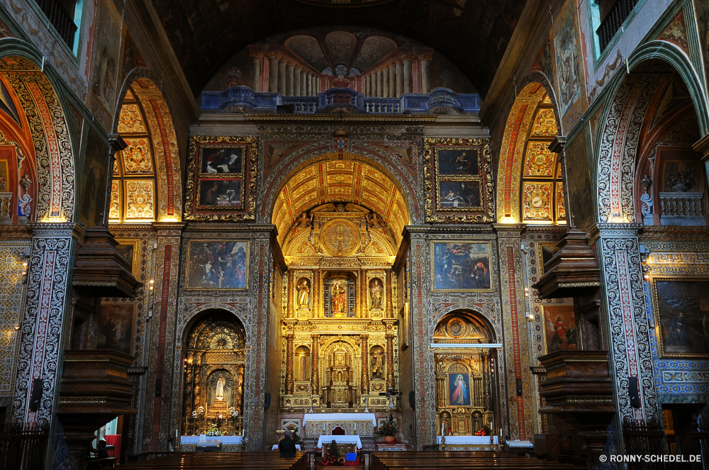 Funchal Altar Struktur Kirche Kathedrale Architektur Religion Gebäude religiöse alt Katholische historischen Wahrzeichen heilig Gott Reisen Geschichte Innenraum Tourismus Fenster Stadt Gottesdienst Kunst Kapelle beten Kreuz Bogen berühmte St. glauben Antike historische Katholizismus Kultur Spalte Innenseite mittelalterliche Tür Denkmal Stein Glas Eingang Gold Decke Detail St Gebet Spiritualität Skulptur Licht Kuppel Turm Palast Tourist Dekoration Bögen heilig befleckt architektonische Platz Ziel Tempel Jahrgang Fassade Himmel Stil Nacht Basilika Halle Verzierung Statue Mauer Hauptstadt Haus aussenansicht verzieren Indoor Abtei Urban Bibel Roman Weltanschauung Marmor Golden Erbe Bau spirituelle dekoriert Dach Attraktion Gewölbe Stadt Urlaub altar structure church cathedral architecture religion building religious old catholic historic landmark holy god travel history interior tourism window city worship art chapel pray cross arch famous saint faith ancient historical catholicism culture column inside medieval door monument stone glass entrance gold ceiling detail st prayer spirituality sculpture light dome tower palace tourist decoration arches sacred stained architectural place destination temple vintage facade sky style night basilica hall ornament statue wall capital house exterior ornate indoor abbey urban bible roman belief marble golden heritage construction spiritual decorated roof attraction vault town vacation