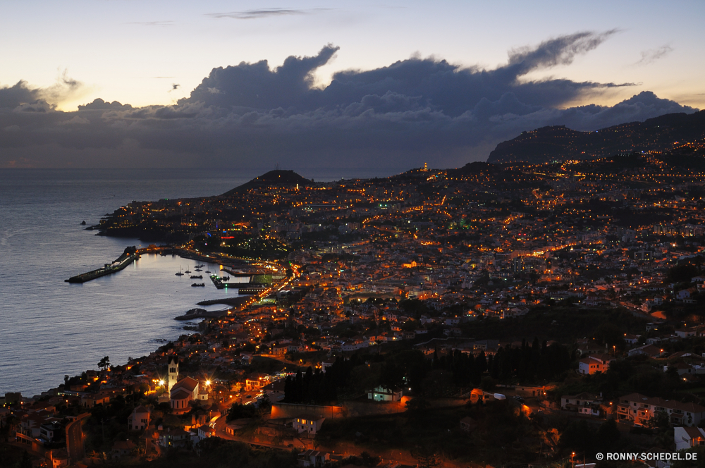 Funchal Berg Vulkan Landschaft natürliche Höhe Berge Bereich Himmel geologische formation Reisen Sonnenuntergang Tourismus Wolken Wasser landschaftlich Fels Urlaub Küstenlinie Meer Sonne nationalen Fluss Park Sonnenaufgang Ufer Ozean Szenerie im freien Schnee Felsen See im freien Schlucht Wolke Wahrzeichen Tal Baum Tourist Küste Orange Grand Wüste Wald Szene Insel Bäume Dämmerung hoch natürliche Klippe Stein Wildnis Felge Spitze Bucht Licht Stadt Winter Sommer Stadt Horizont am See Sand Strand Küste ruhige Umgebung Wild friedliche Neu Hochland Welt Morgenröte Westen Urlaub Architektur Abenteuer Süden Hügel Sterne Ruhe Nacht Herbst Kanarische Inseln klar Alpen Wunder Aushöhlung Geologie Wandern Dorf Panorama Stadtansicht Eis Reflexion Kap fallen Straße bunte Gebäude mountain volcano landscape natural elevation mountains range sky geological formation travel sunset tourism clouds water scenic rock vacation shoreline sea sun national river park sunrise shore ocean scenery outdoors snow rocks lake outdoor canyon cloud landmark valley tree tourist coast orange grand desert forest scene island trees dusk high natural cliff stone wilderness rim peak bay light town winter summer city horizon lakeside sand beach coastline tranquil environment wild peaceful new highland world dawn west holiday architecture adventure south hill star calm night autumn canary islands clear alps wonder erosion geology hiking village panoramic cityscape ice reflection cape fall road colorful building